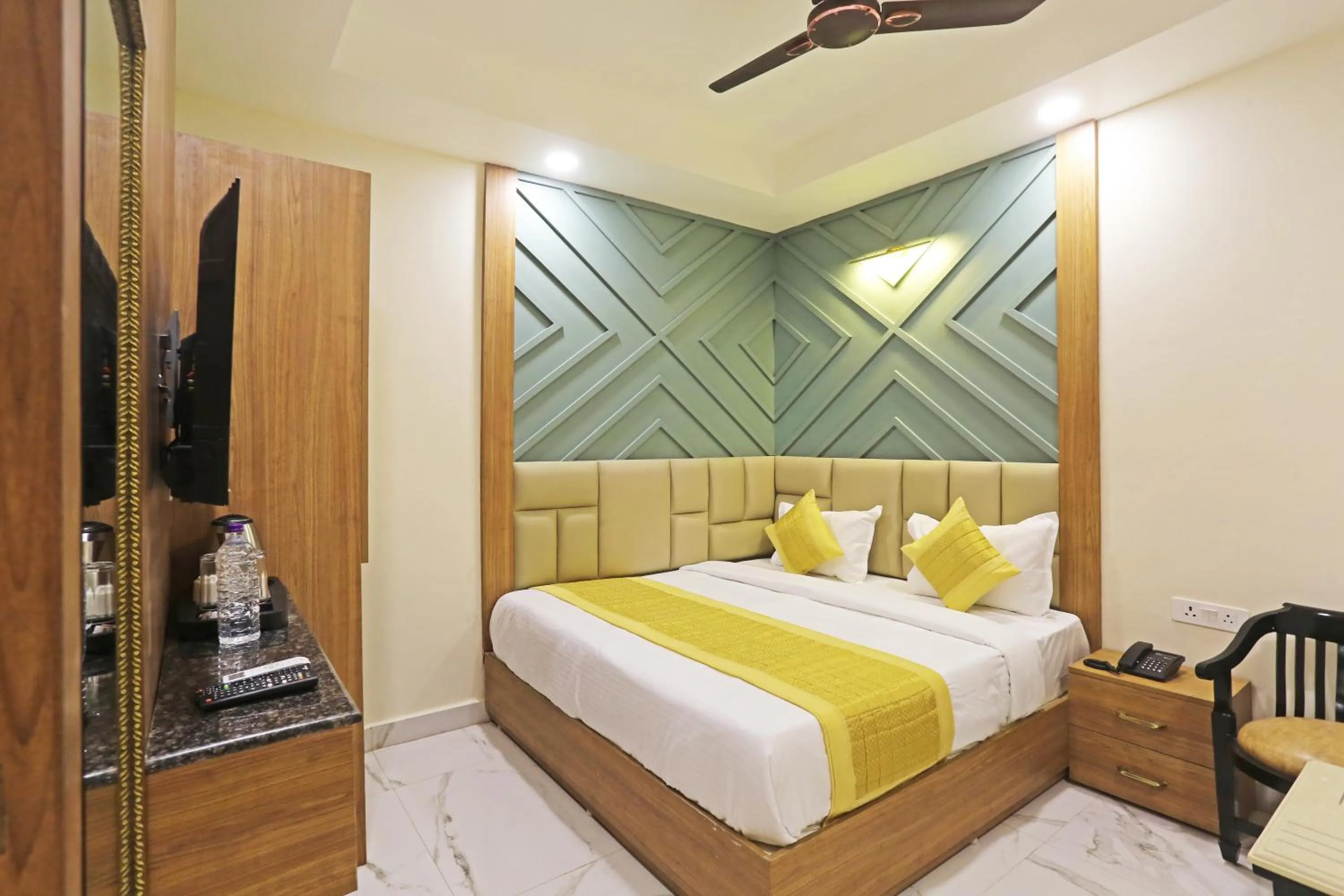 Bed in Hotel Nova Inn Near Delhi Airport