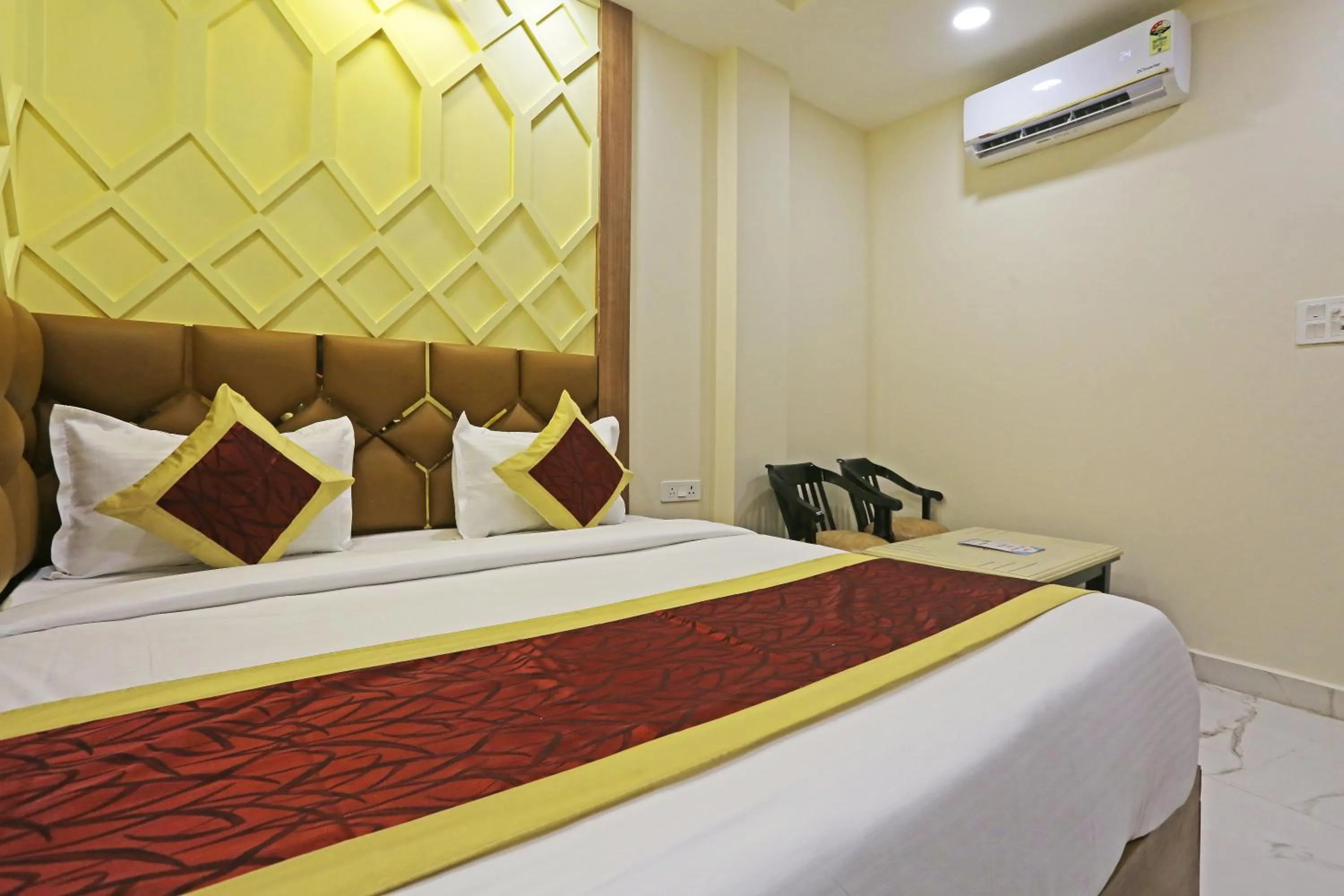 Bed in Hotel Nova Inn Near Delhi Airport