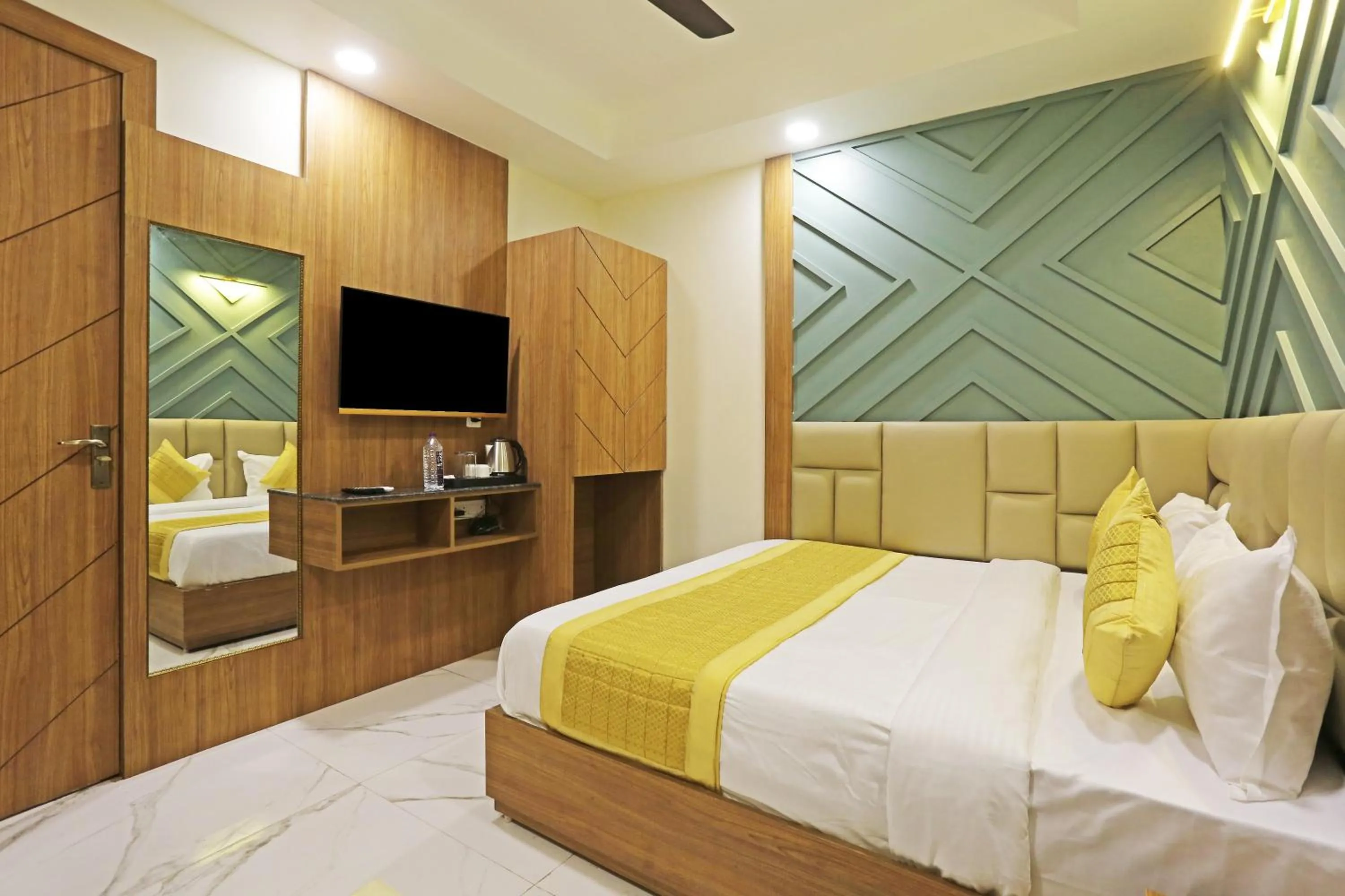 Bed in Hotel Nova Inn Near Delhi Airport