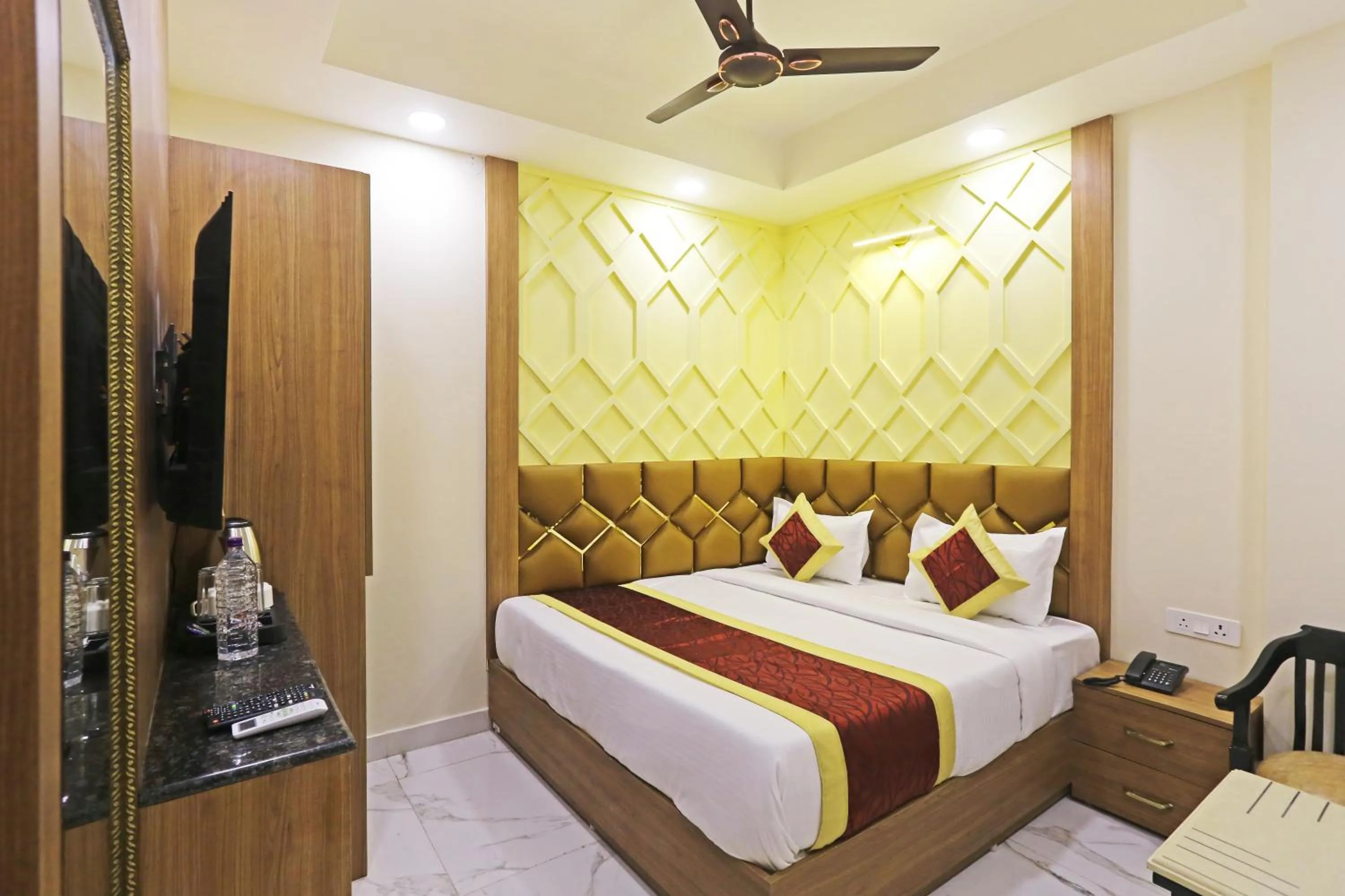 Property building, Bed in Hotel Nova Inn Near Delhi Airport
