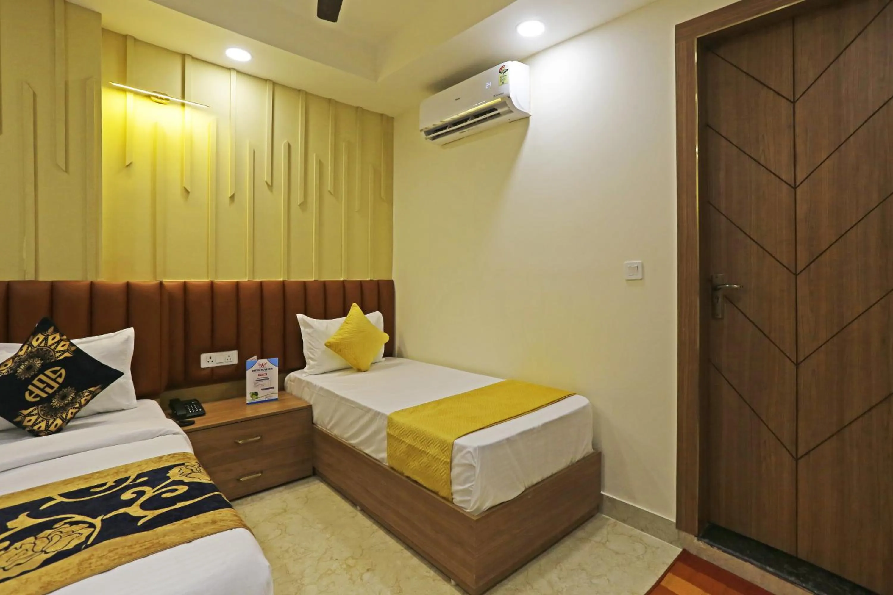 Bed in Hotel Nova Inn Near Delhi Airport