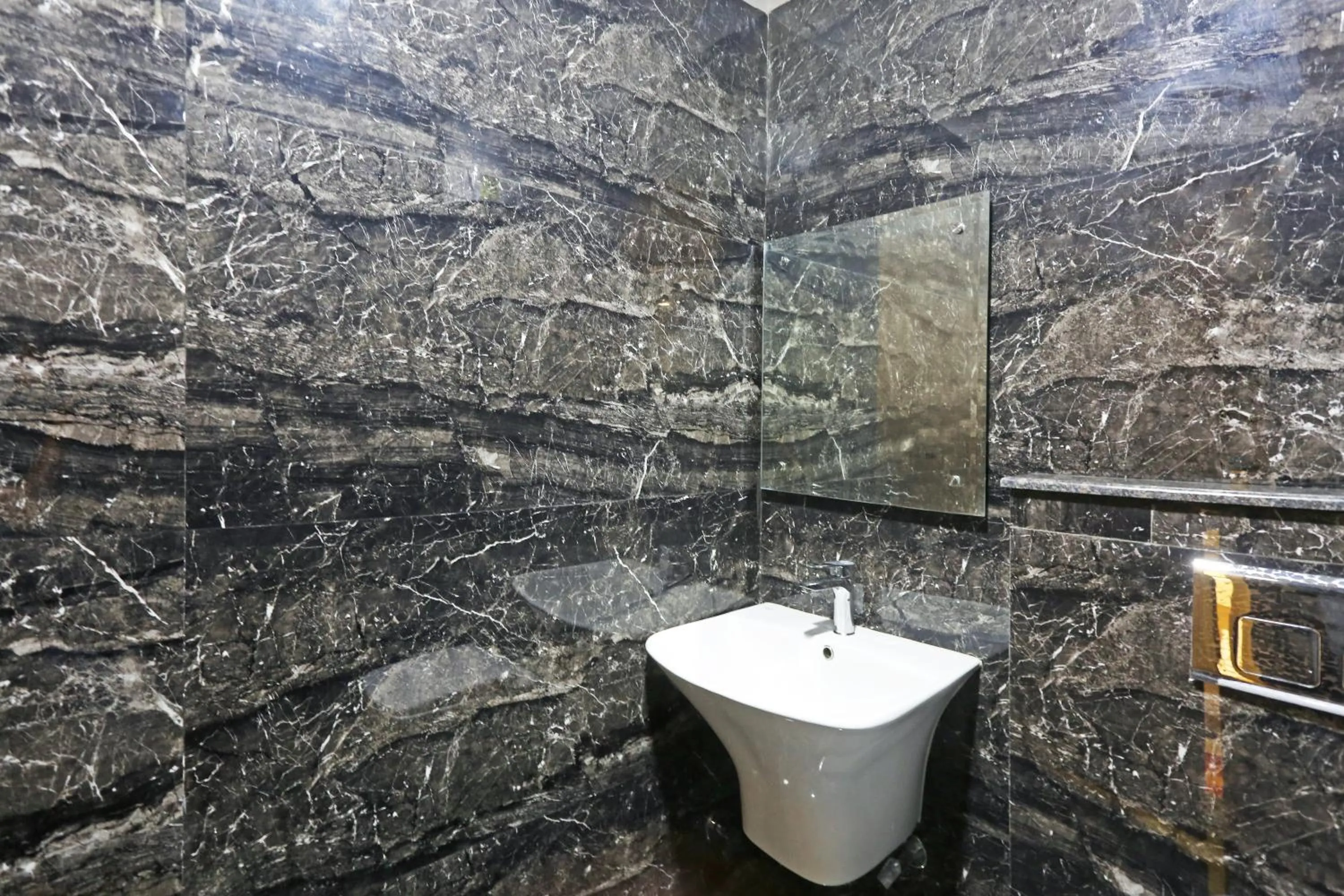 Shower in Hotel Nova Inn Near Delhi Airport