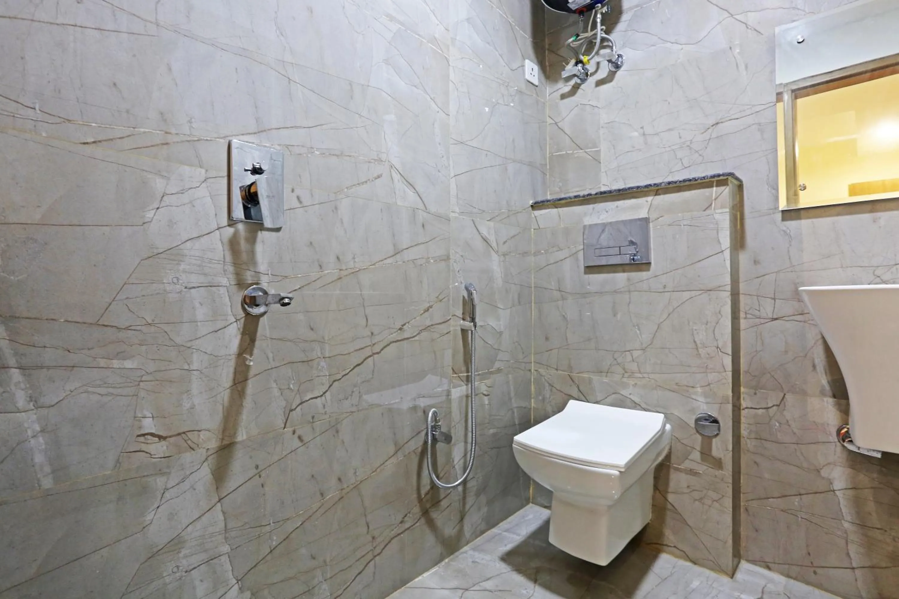 Shower in Hotel Nova Inn Near Delhi Airport