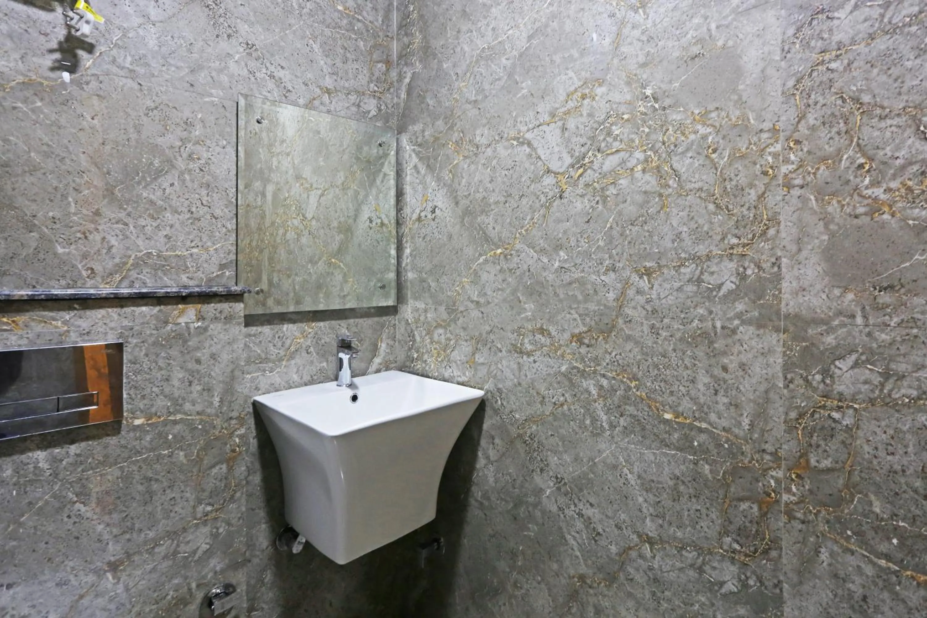 Shower in Hotel Nova Inn Near Delhi Airport