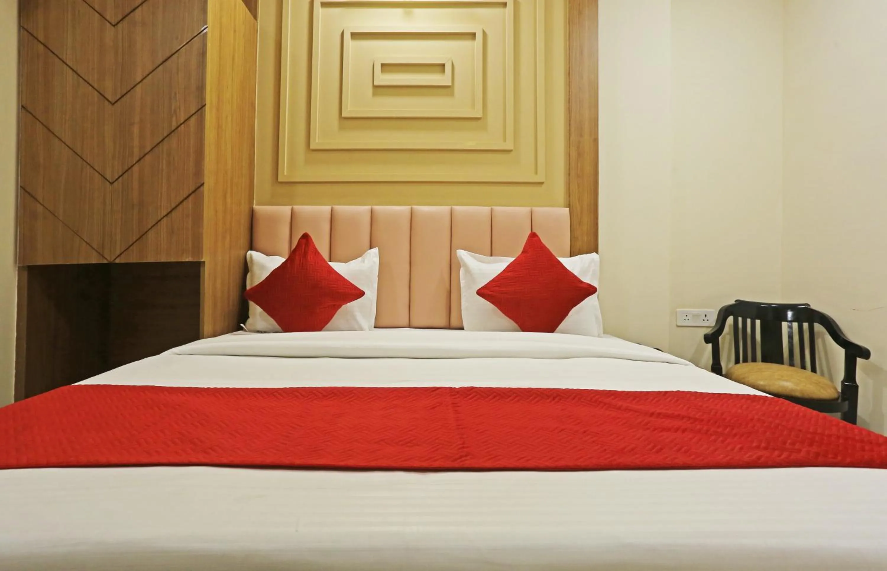Bed in Hotel Nova Inn Near Delhi Airport