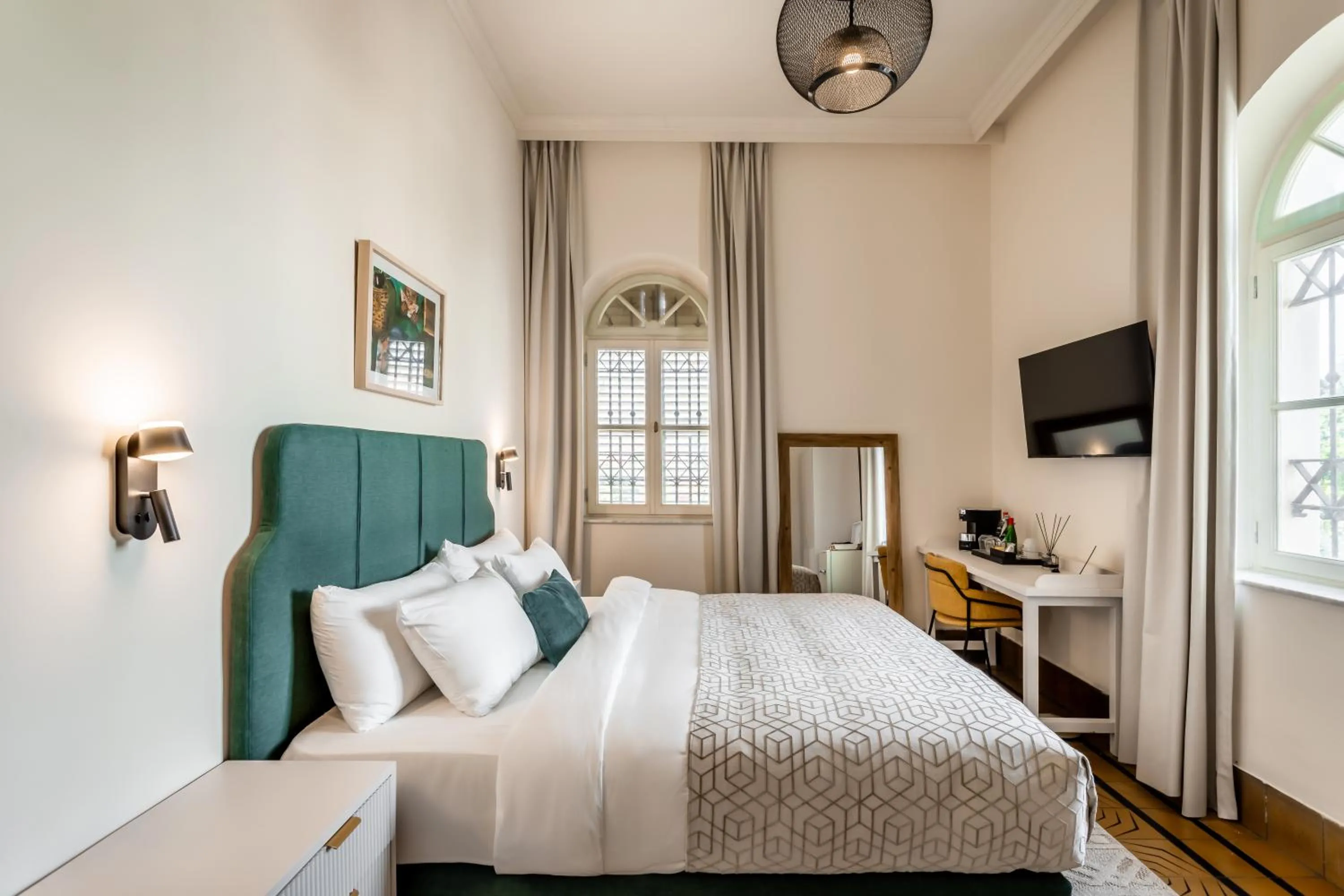Bedroom, Bed in THE GUTMAN TLV - Neve Tzedek