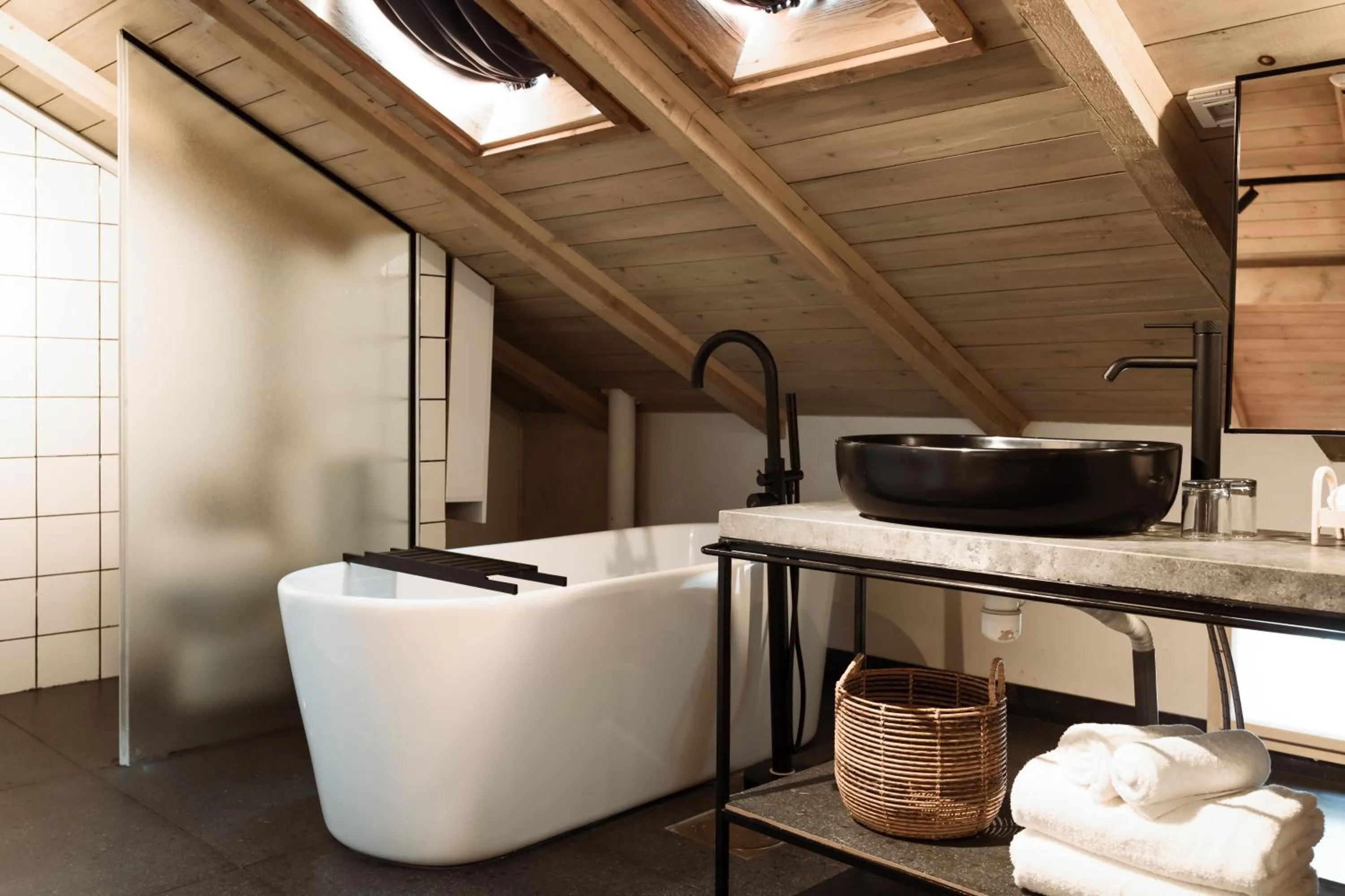 Bath in THE GUTMAN TLV - Neve Tzedek