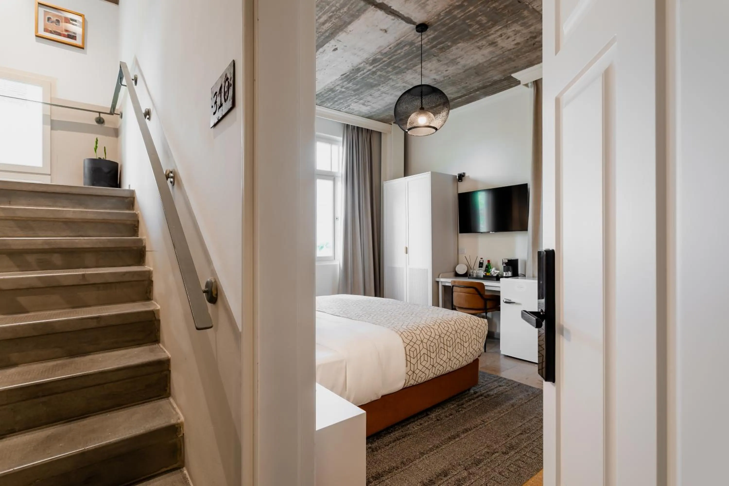 Bedroom, Bed in THE GUTMAN TLV - Neve Tzedek