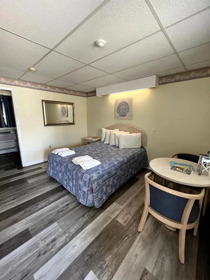Main Building Queen, Futon, Kitchenette  in Beau Rivage Motel