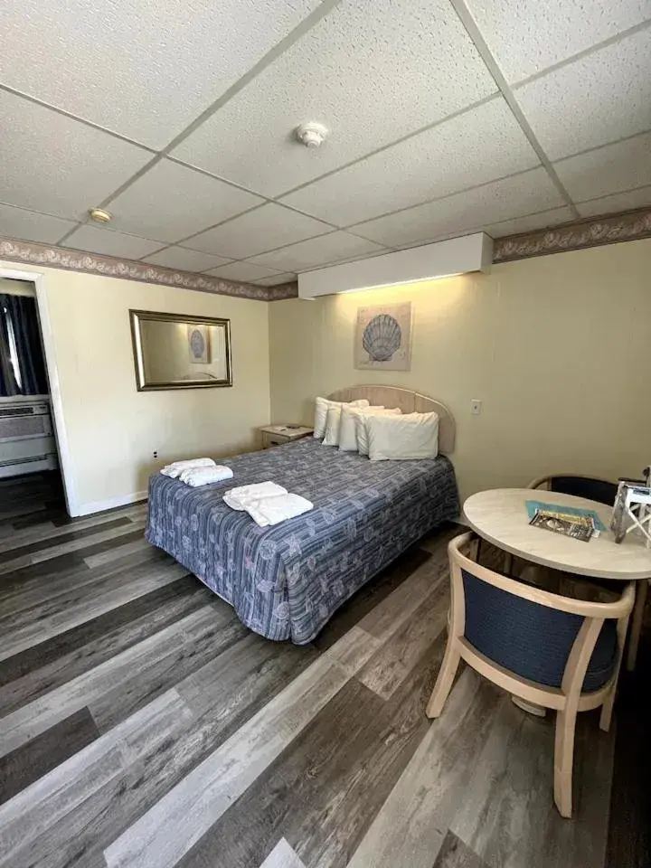 Main Building Queen, Futon, Kitchenette in Beau Rivage Motel Main Building Queen, Futon, Kitchenette in Beau Rivage Motel