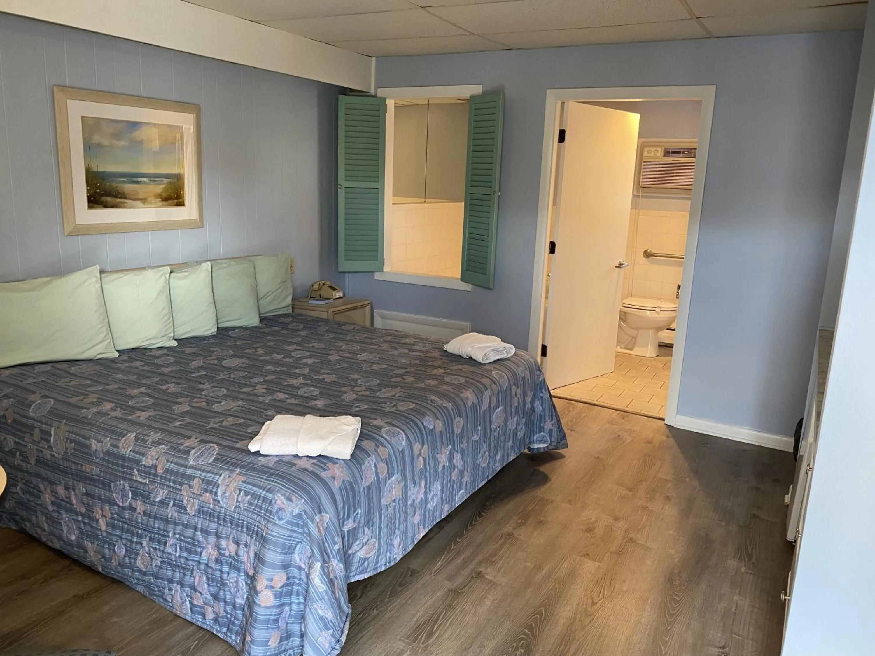 Main Building King Bed Jacuzzi First Floor  in Beau Rivage Motel