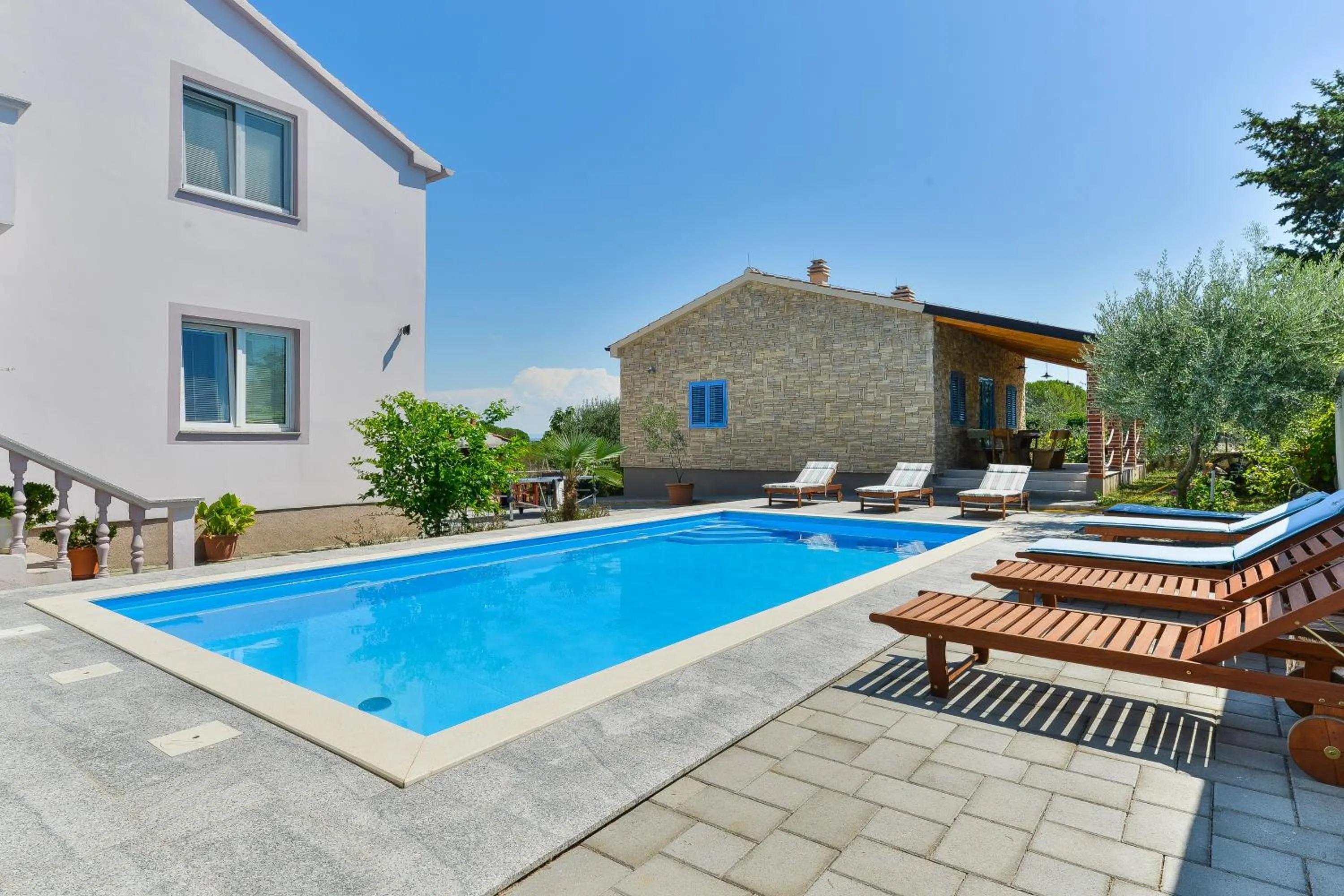 Apartments Crno
