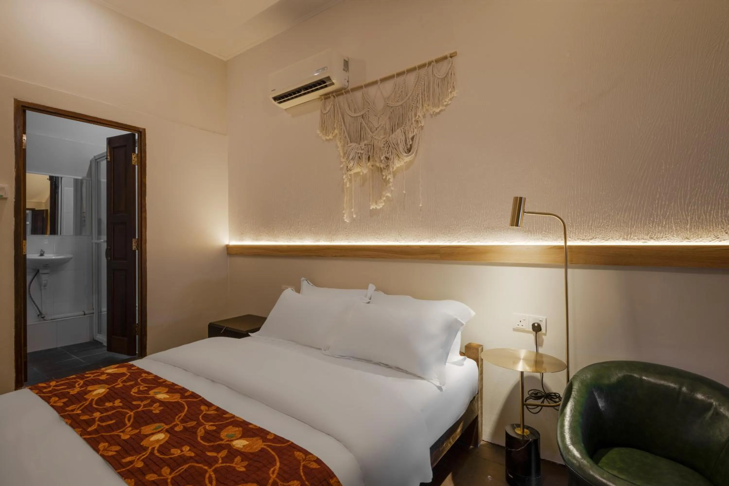 Bedroom, Bed in Armenian House by IIP