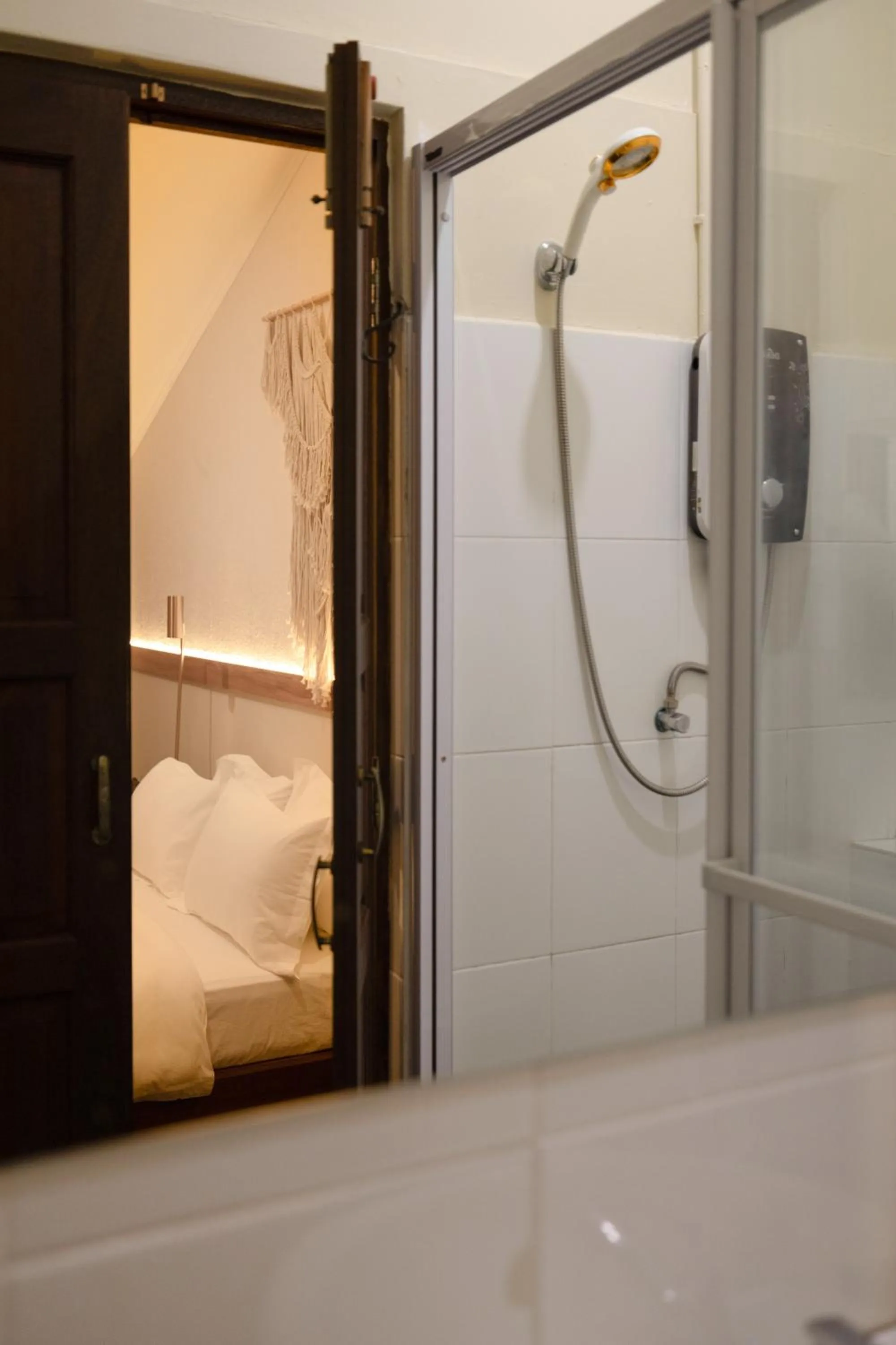 Bathroom in Armenian House by IIP