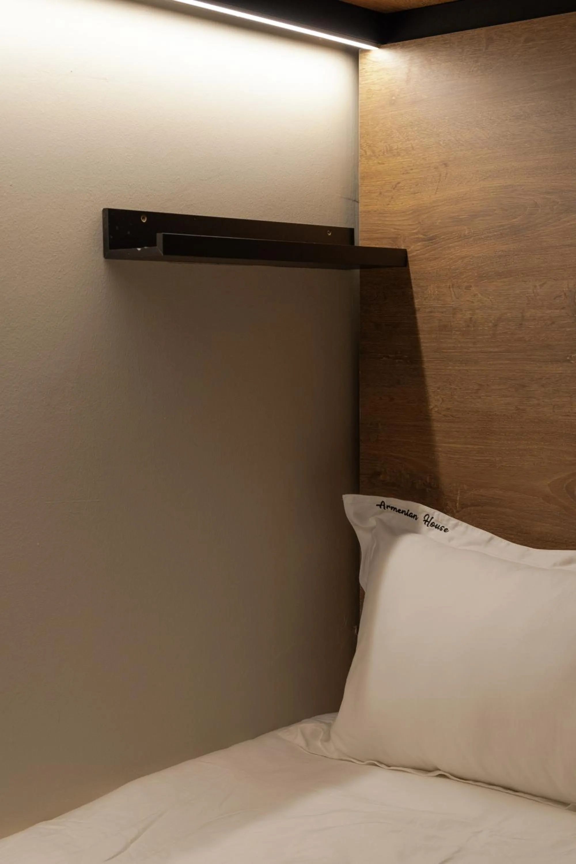 Bed in Armenian House by IIP