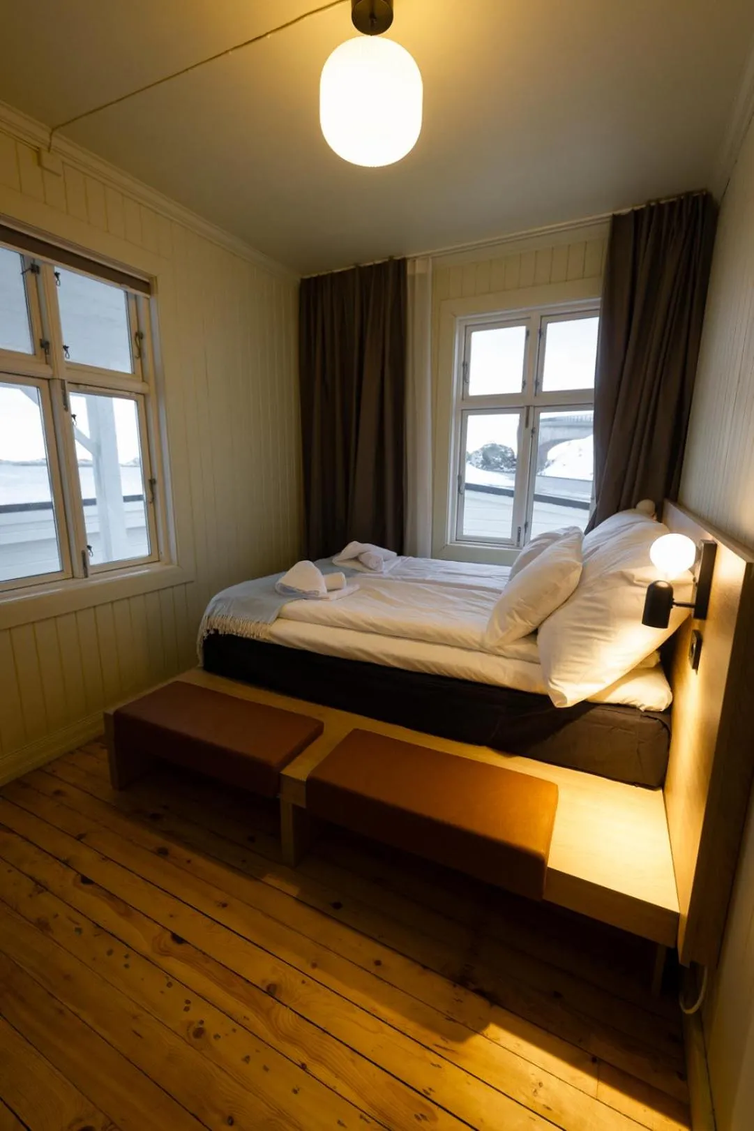 Photo of the whole room, Bed in Skata Hotel Henningsvær