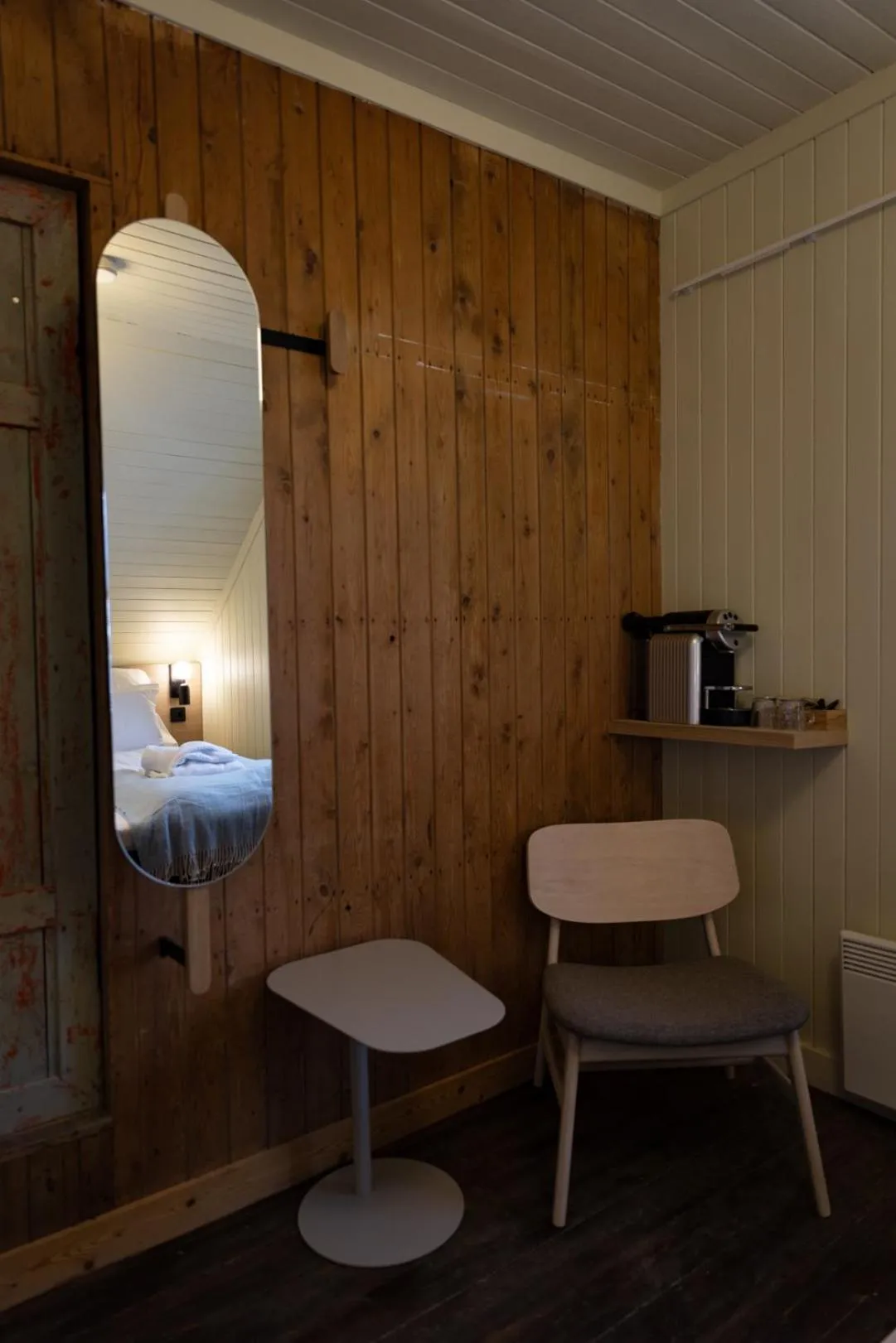 Photo of the whole room, Bed in Skata Hotel Henningsvær
