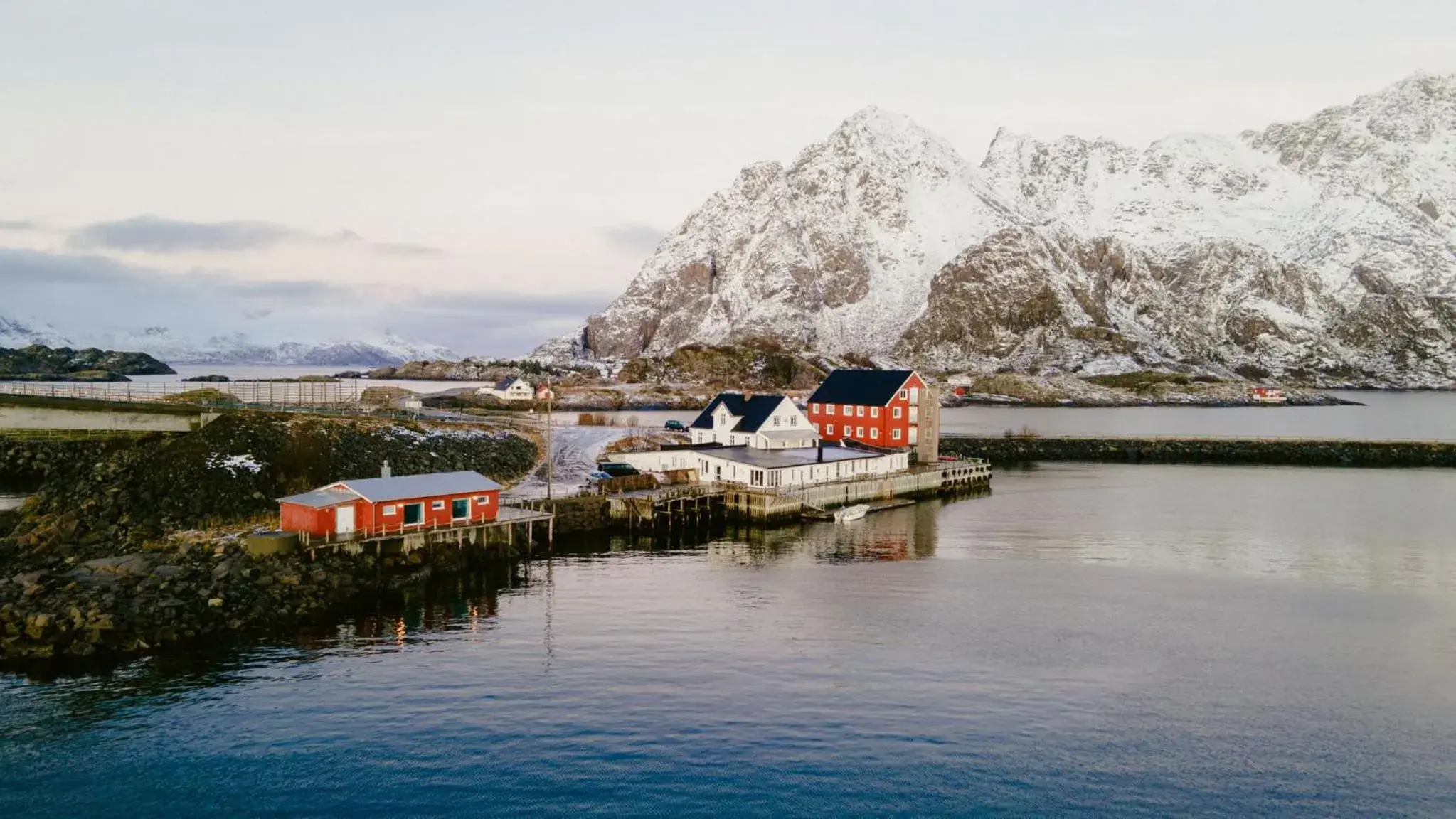 Skata Hotel Henningsvær Skata Hotel Henningsvær