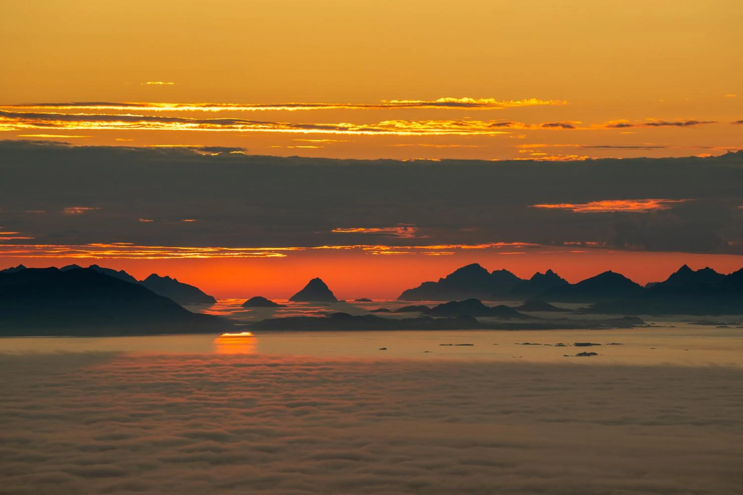 Sunrise in Skata Hotel Henningsvær