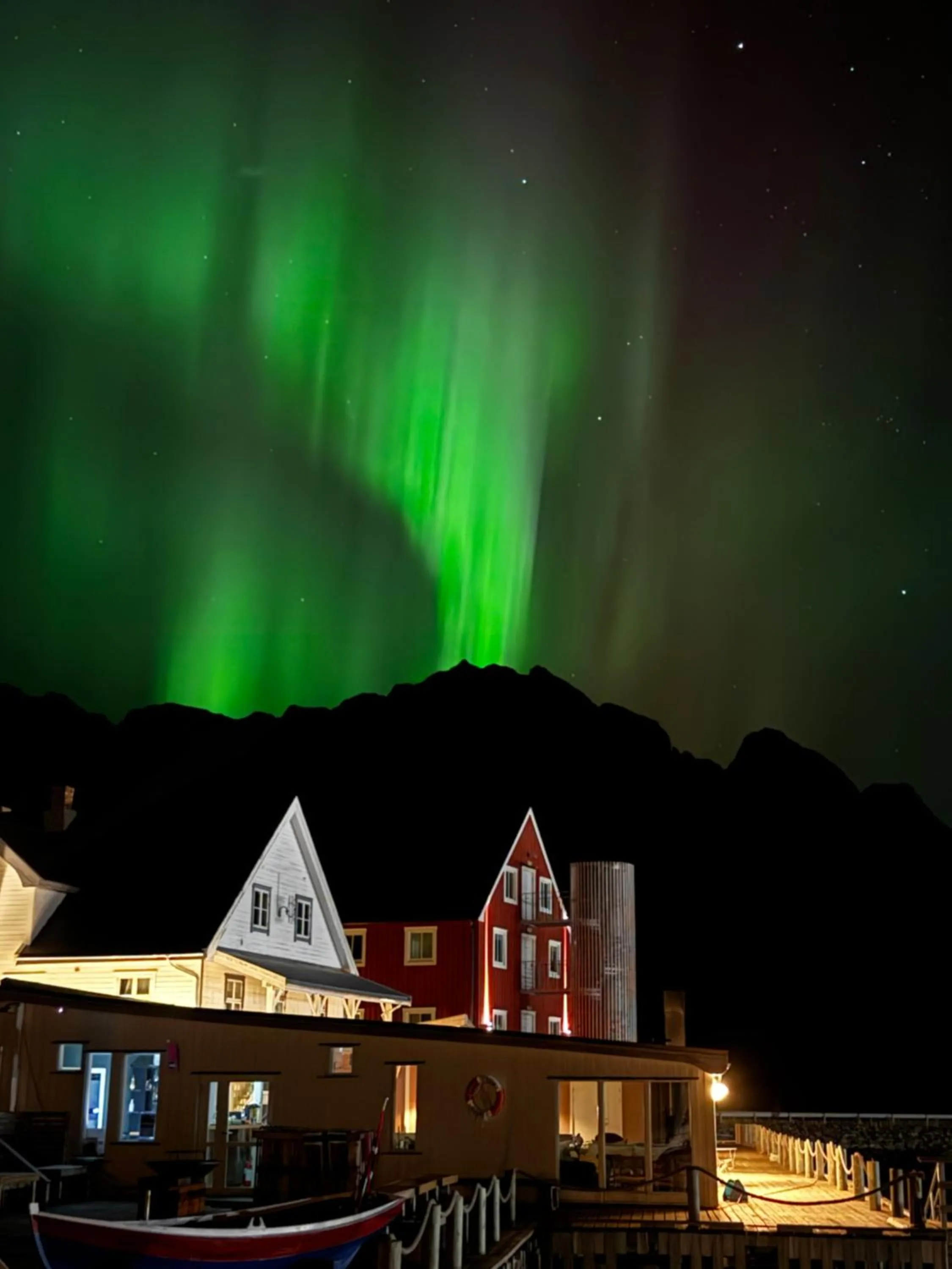 Night in Skata Hotel Henningsvær