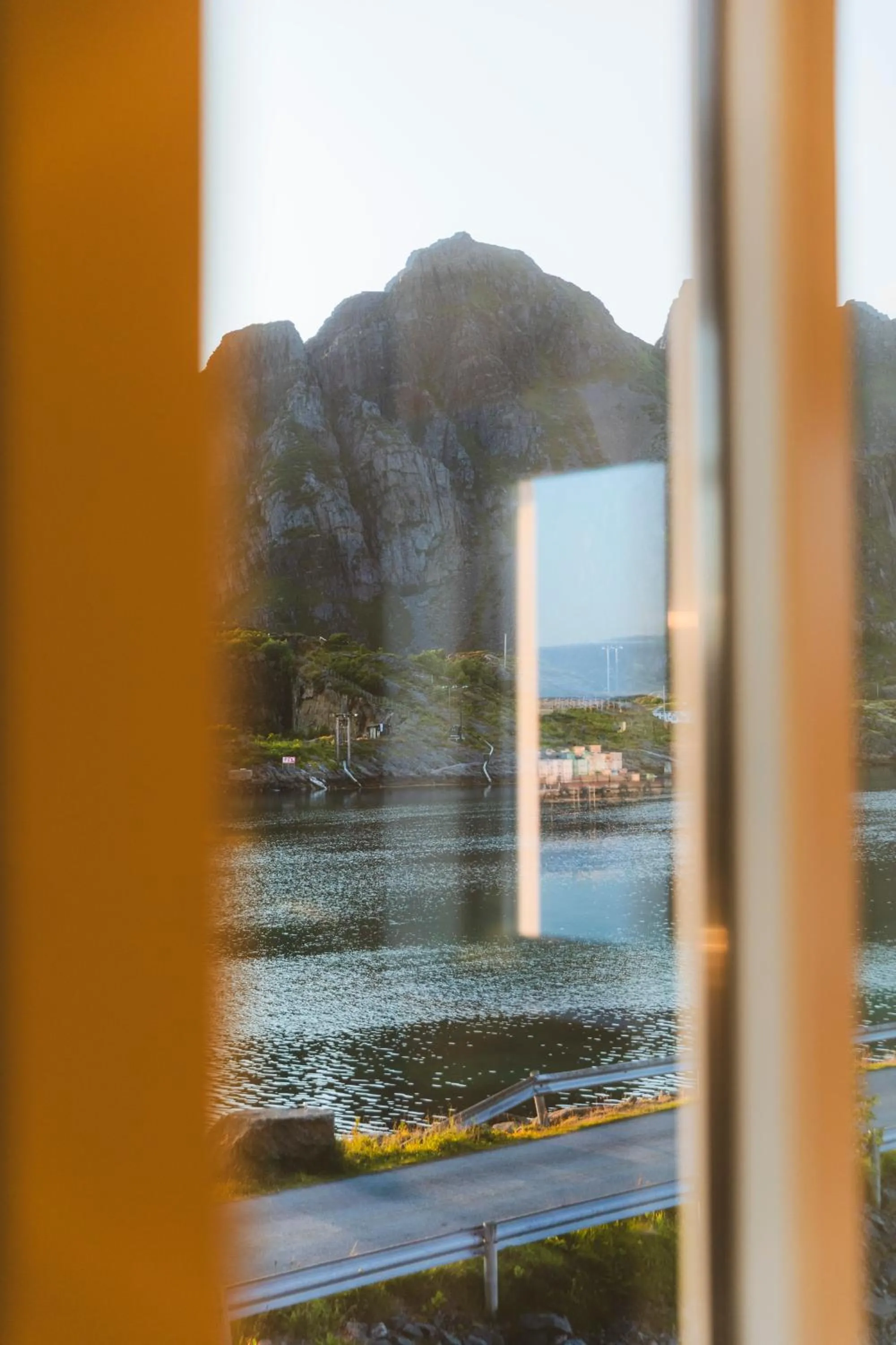 Mountain view in Skata Hotel Henningsvær