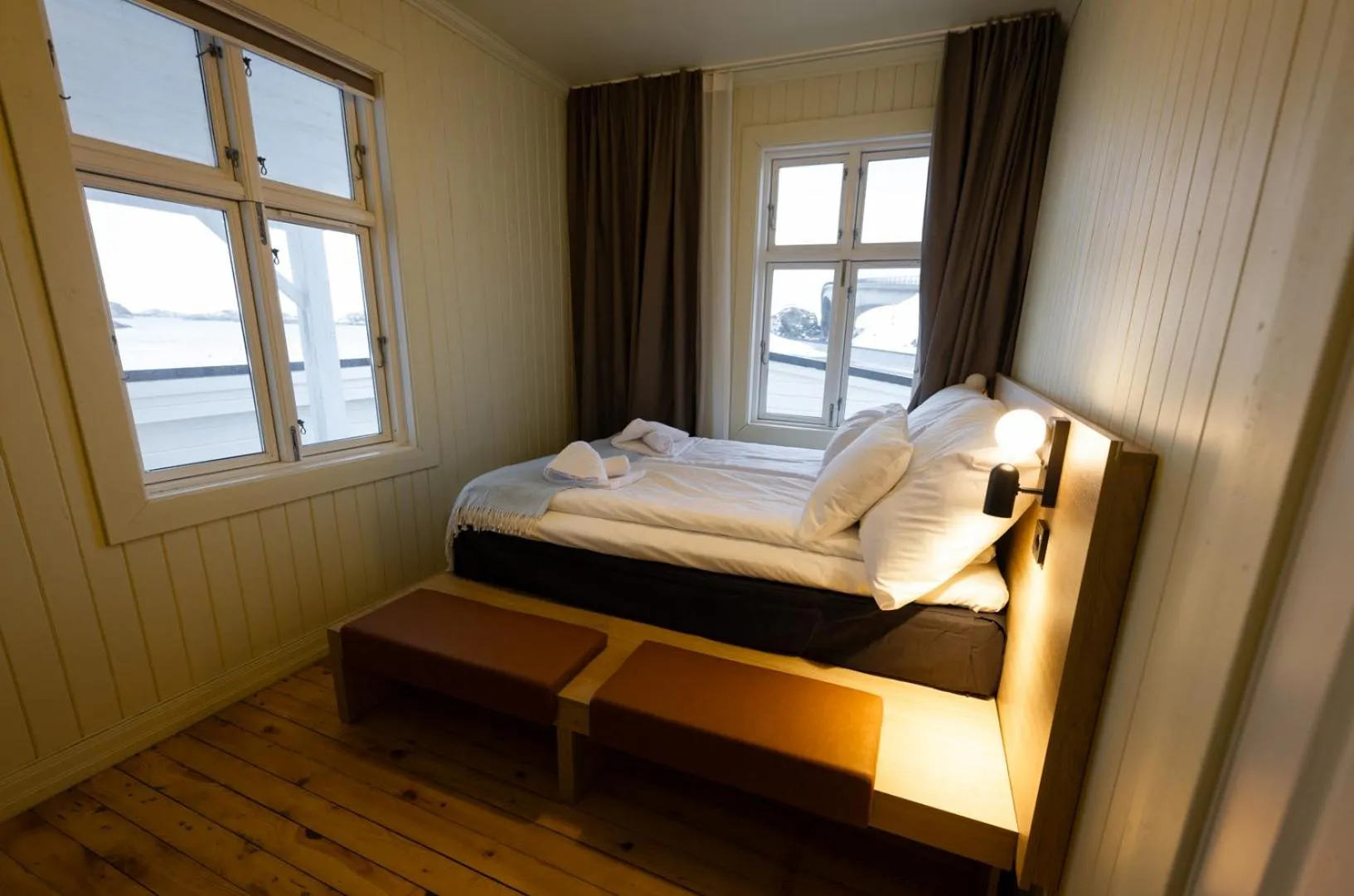 Photo of the whole room, Bed in Skata Hotel Henningsvær