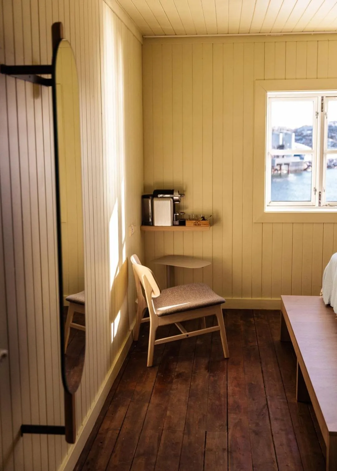 Photo of the whole room, Bed in Skata Hotel Henningsvær