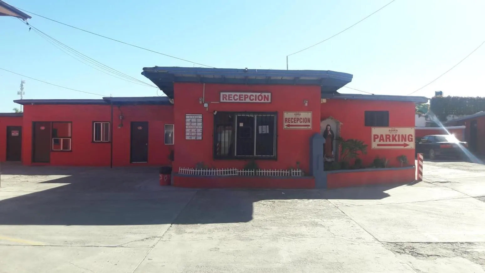 Facade/entrance in Motel Agora