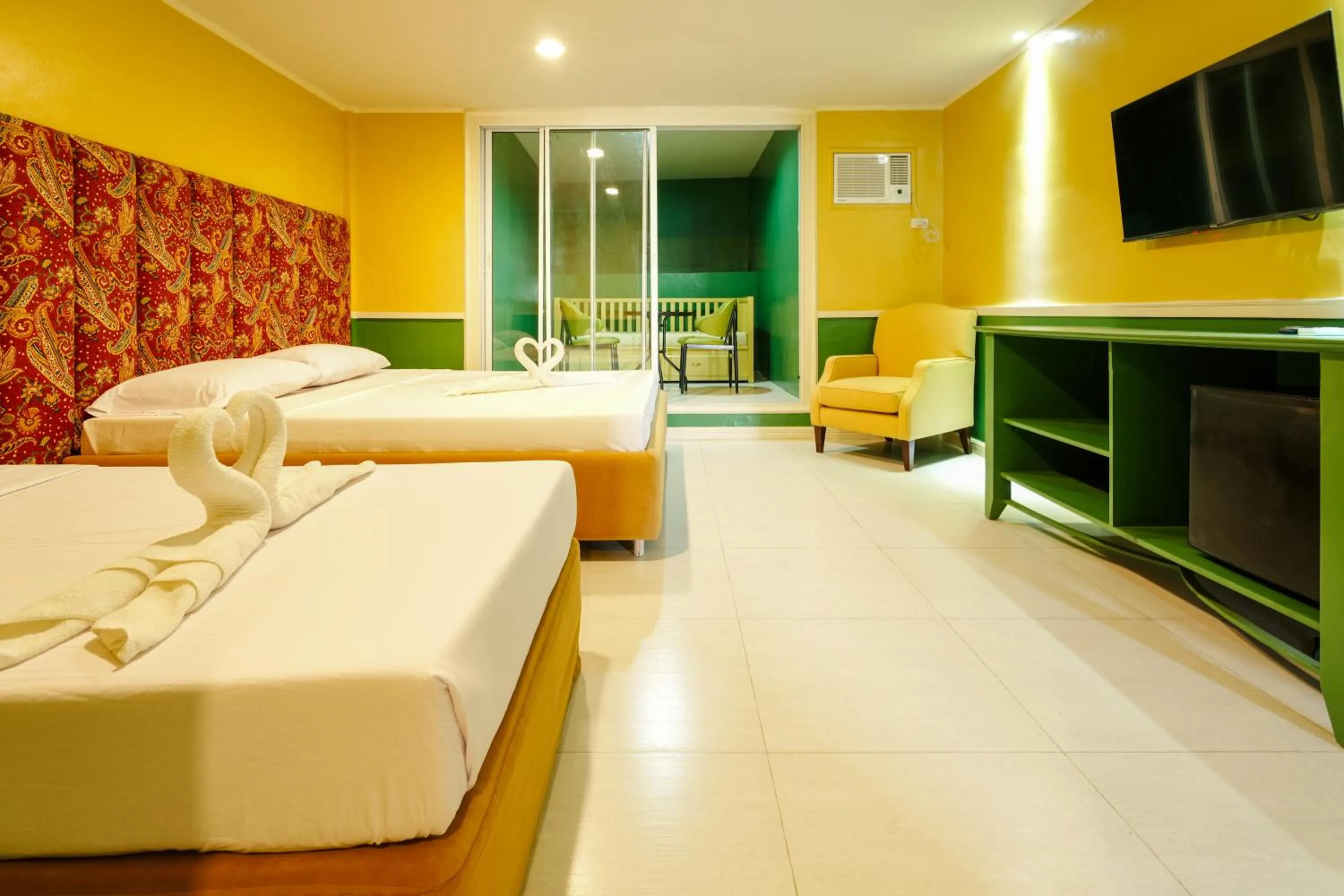 Bed in Jacobs Hill Tagaytay