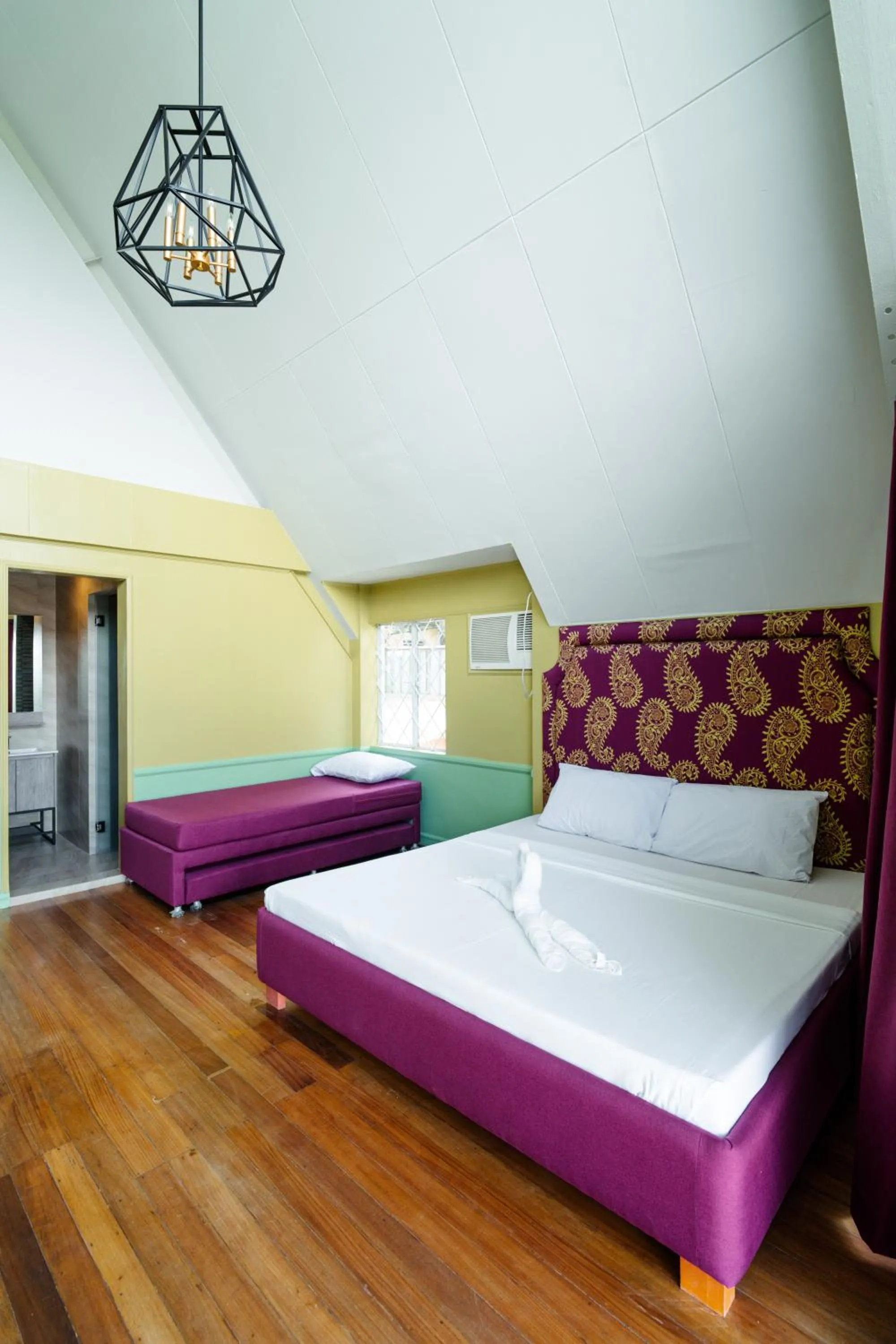 Bed in Jacobs Hill Tagaytay