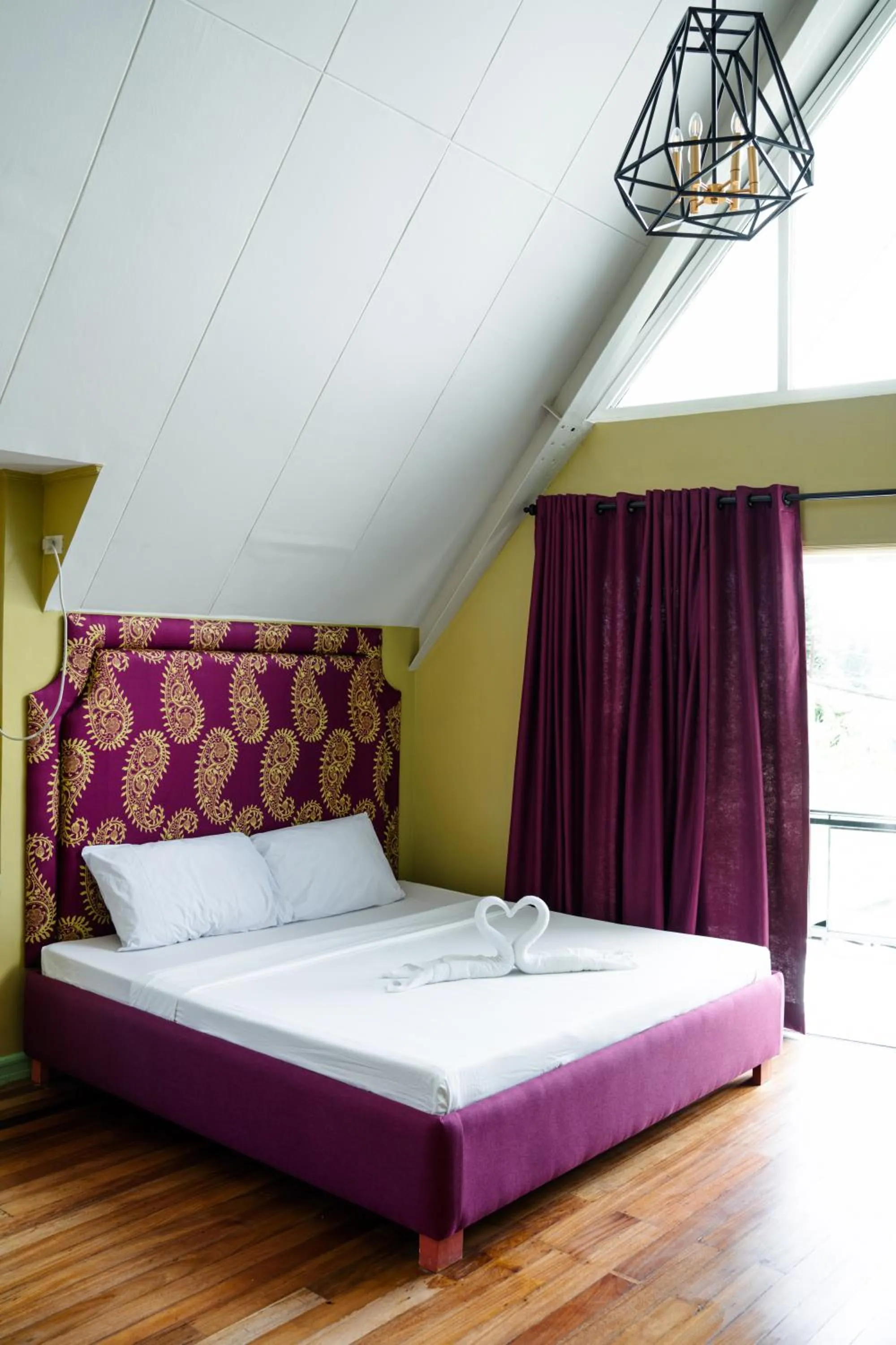 Bed in Jacobs Hill Tagaytay