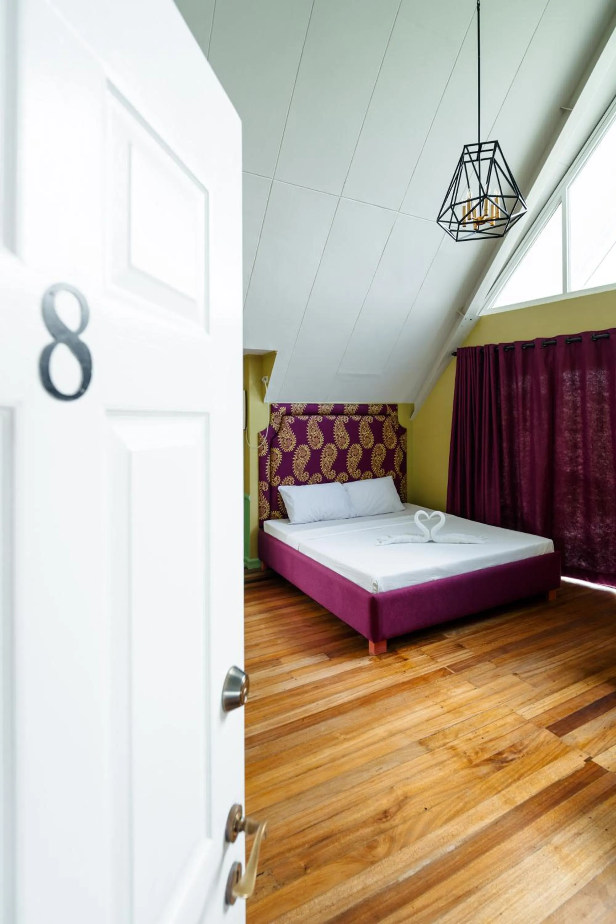 Bed in Jacobs Hill Tagaytay