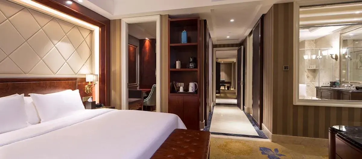 Deluxe Suite in Chengdu Jin Yun Hotel -Happy Valley Jinfu Metro Station Deluxe Suite in Chengdu Jin Yun Hotel -Happy Valley Jinfu Metro Station