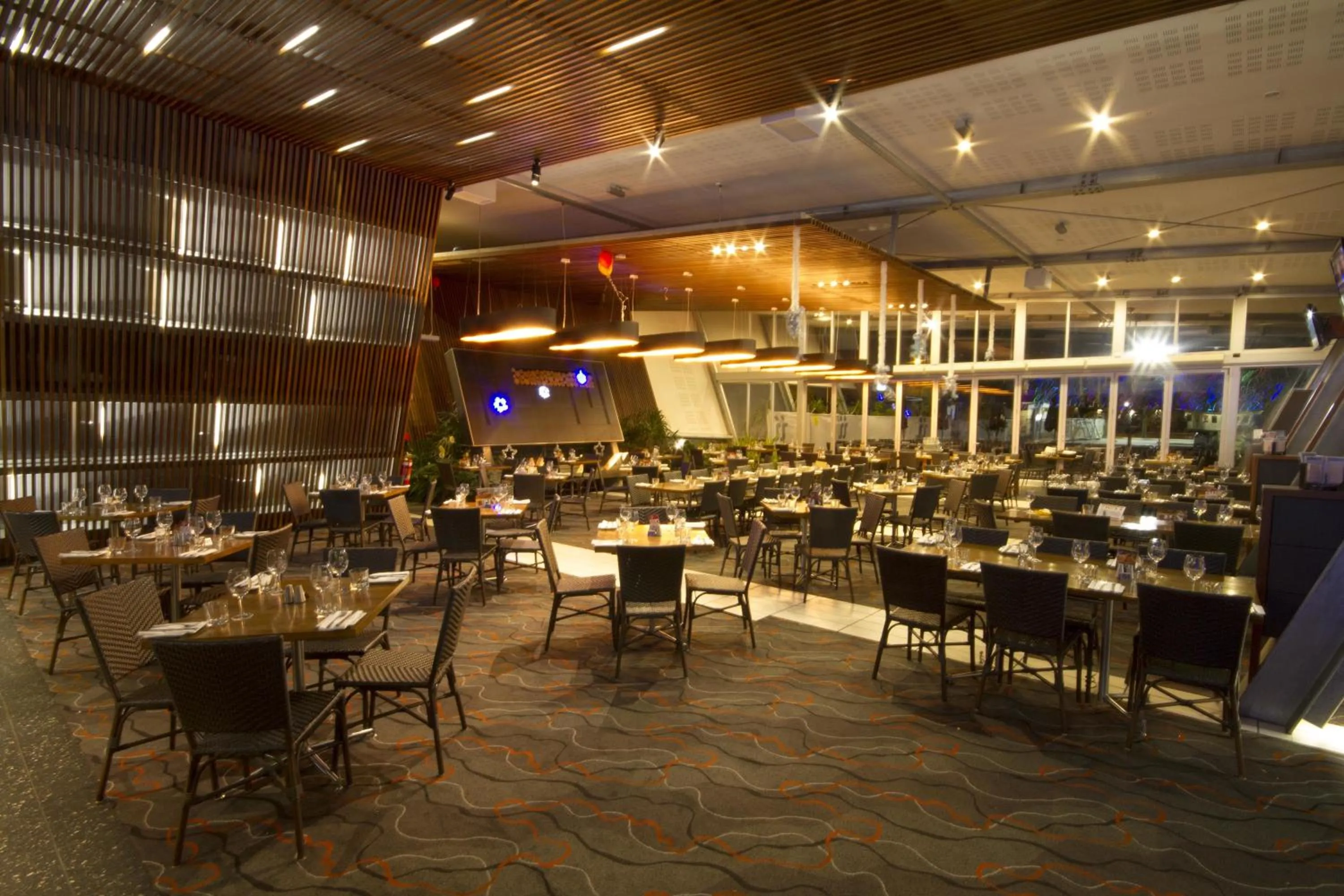 Restaurant/places to eat in Calamvale Hotel Suites and Conference Centre