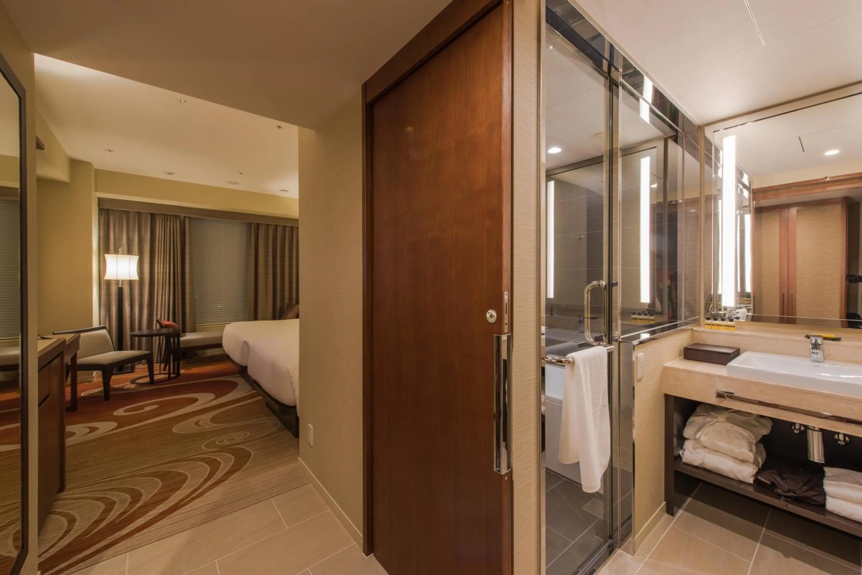 Photo of the whole room, Bed in Hyatt Regency Naha, Okinawa