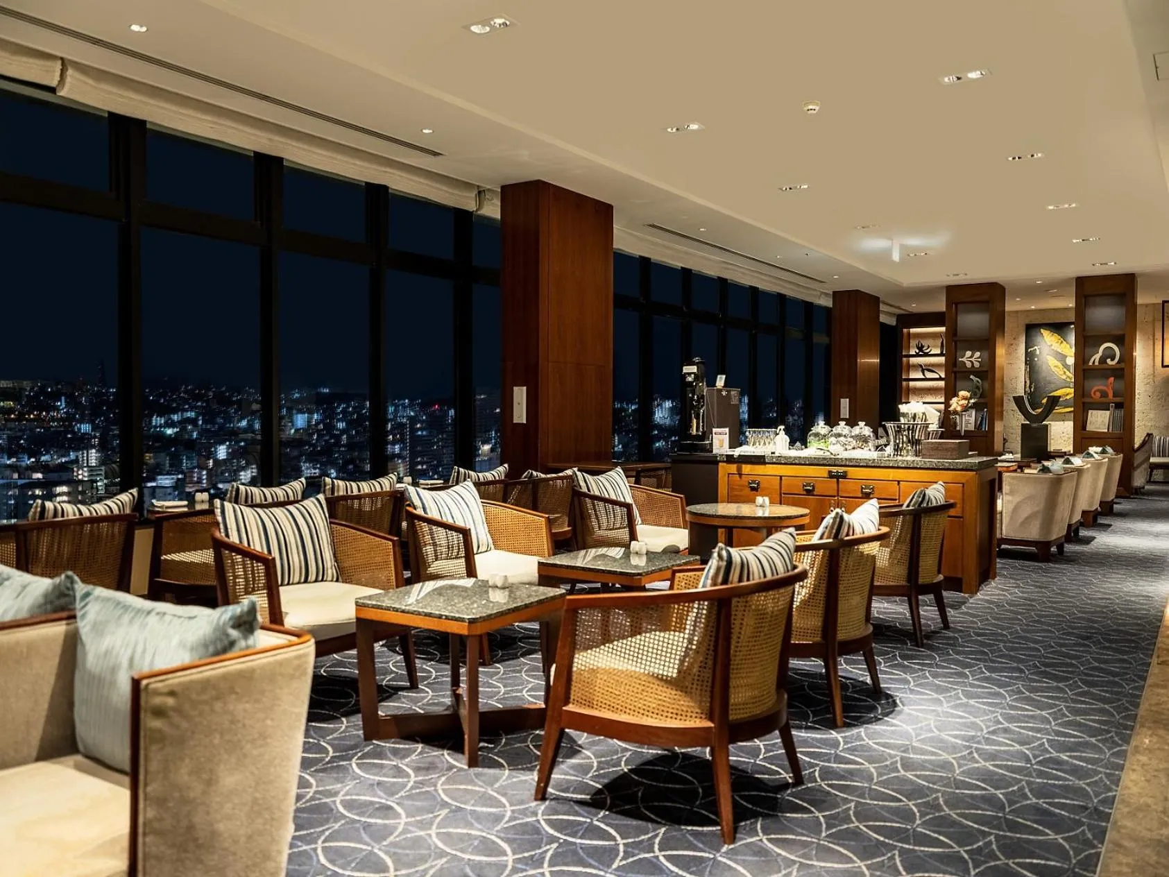Lounge or bar in Hyatt Regency Naha, Okinawa