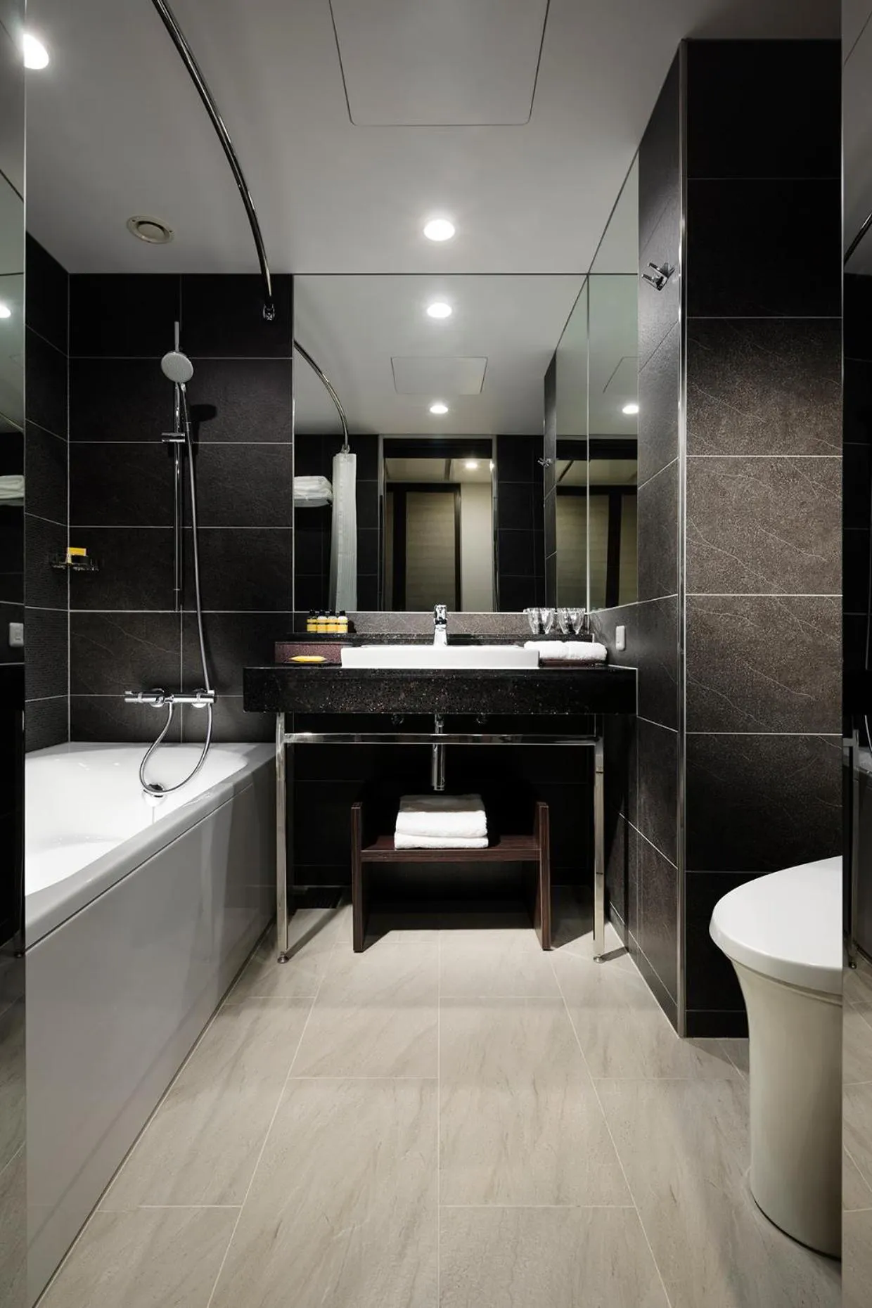 Shower in Hyatt Regency Naha, Okinawa