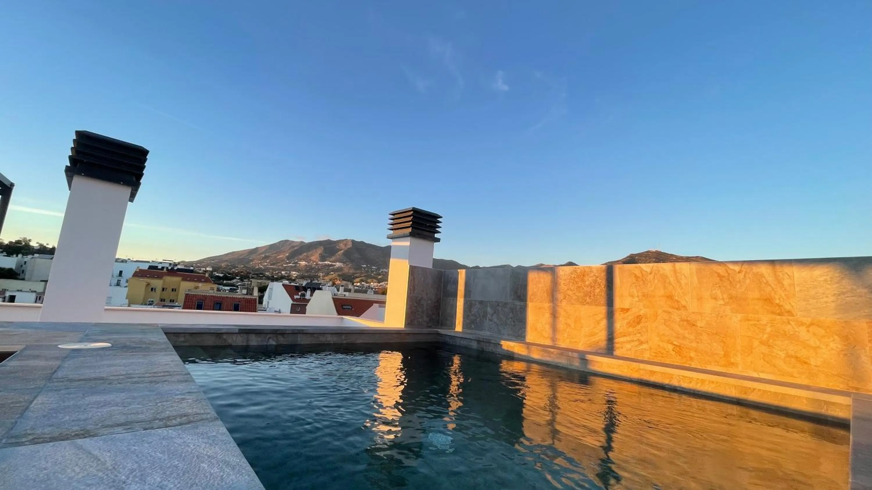Luxury penthouse with pool near Fuengirola beach
