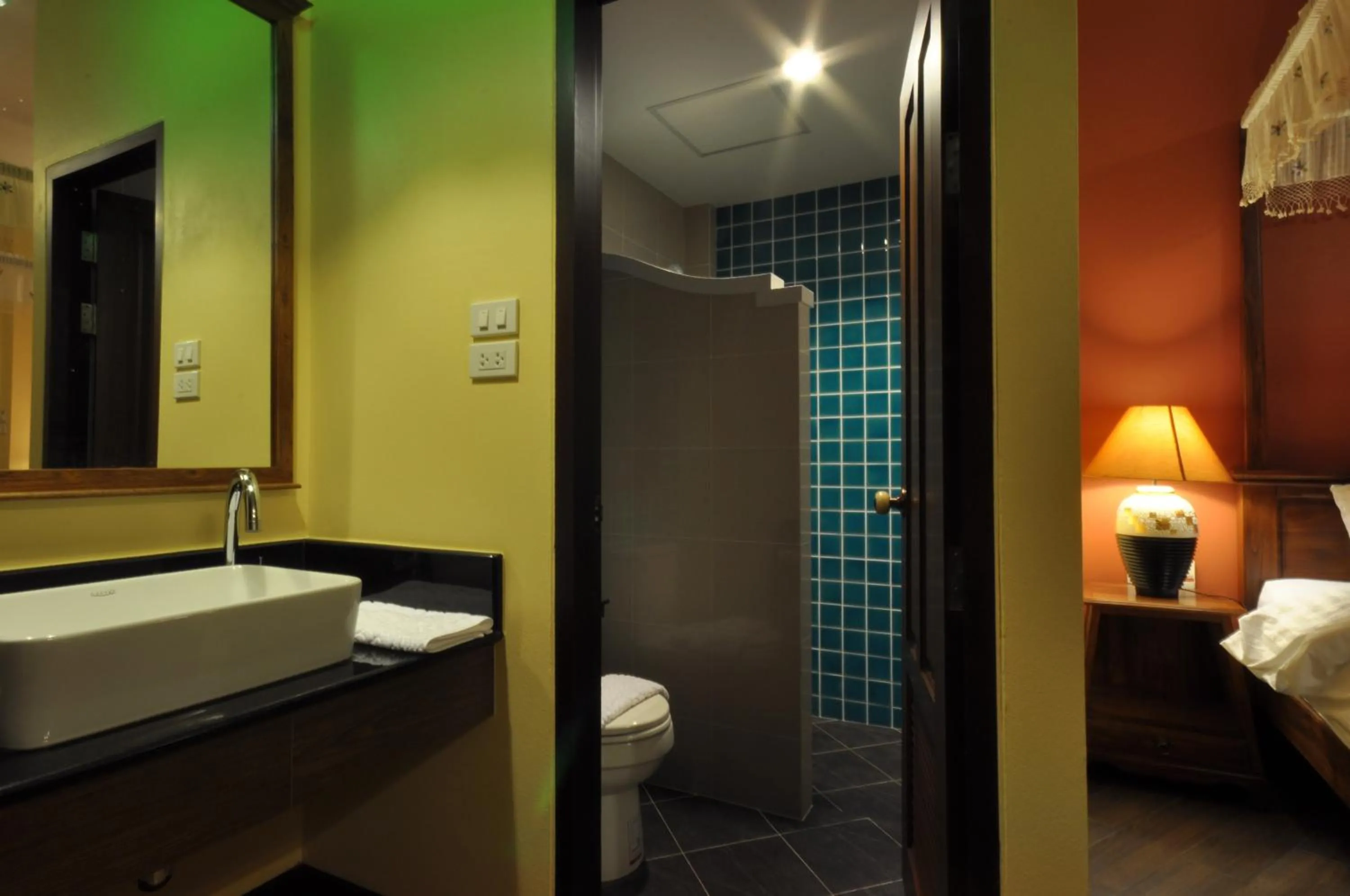 Bathroom, Bed in Wualai Sabaidee