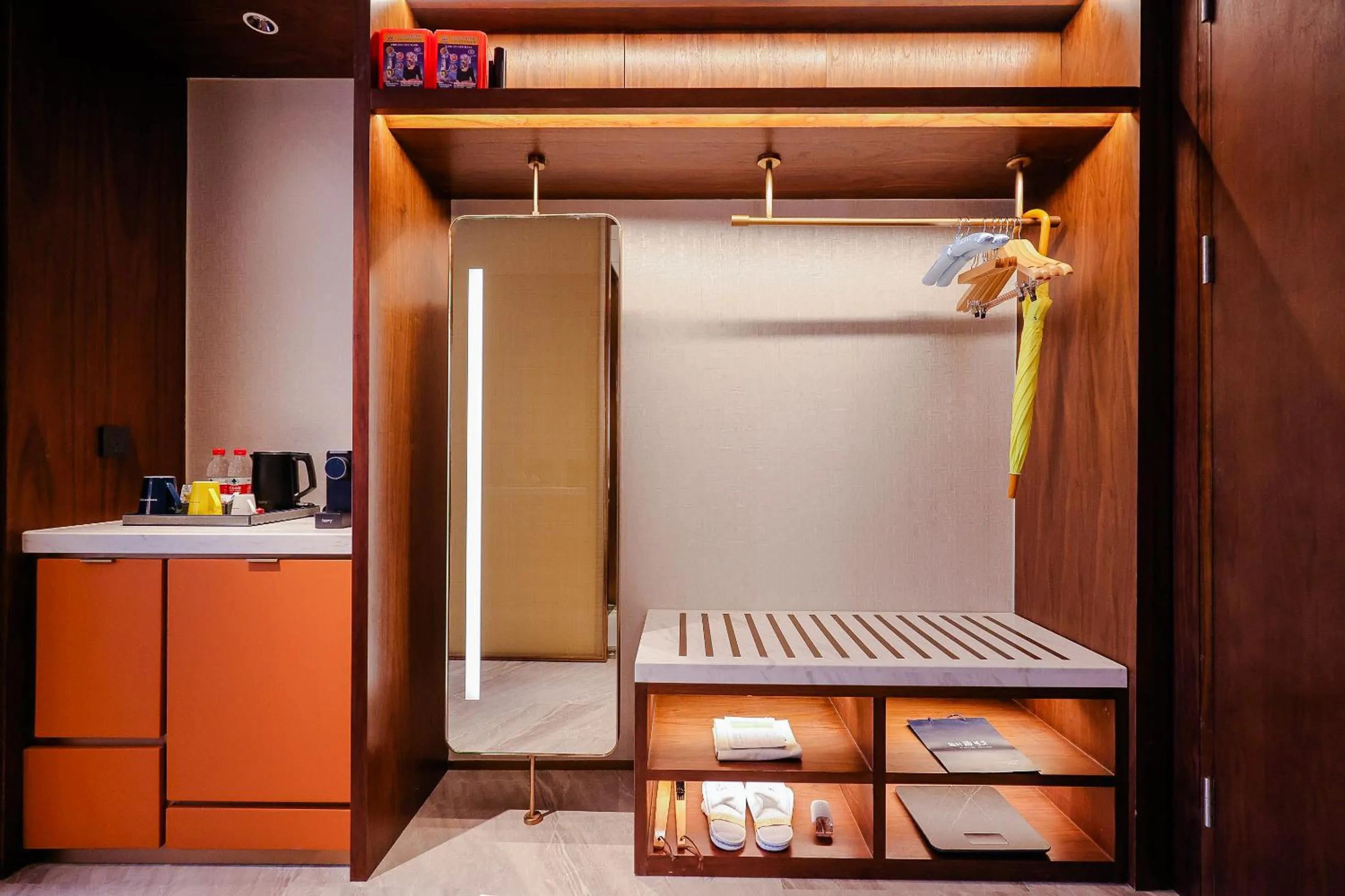 wardrobe in Shanghai Hongqiao Yankuang Tulip Hotel