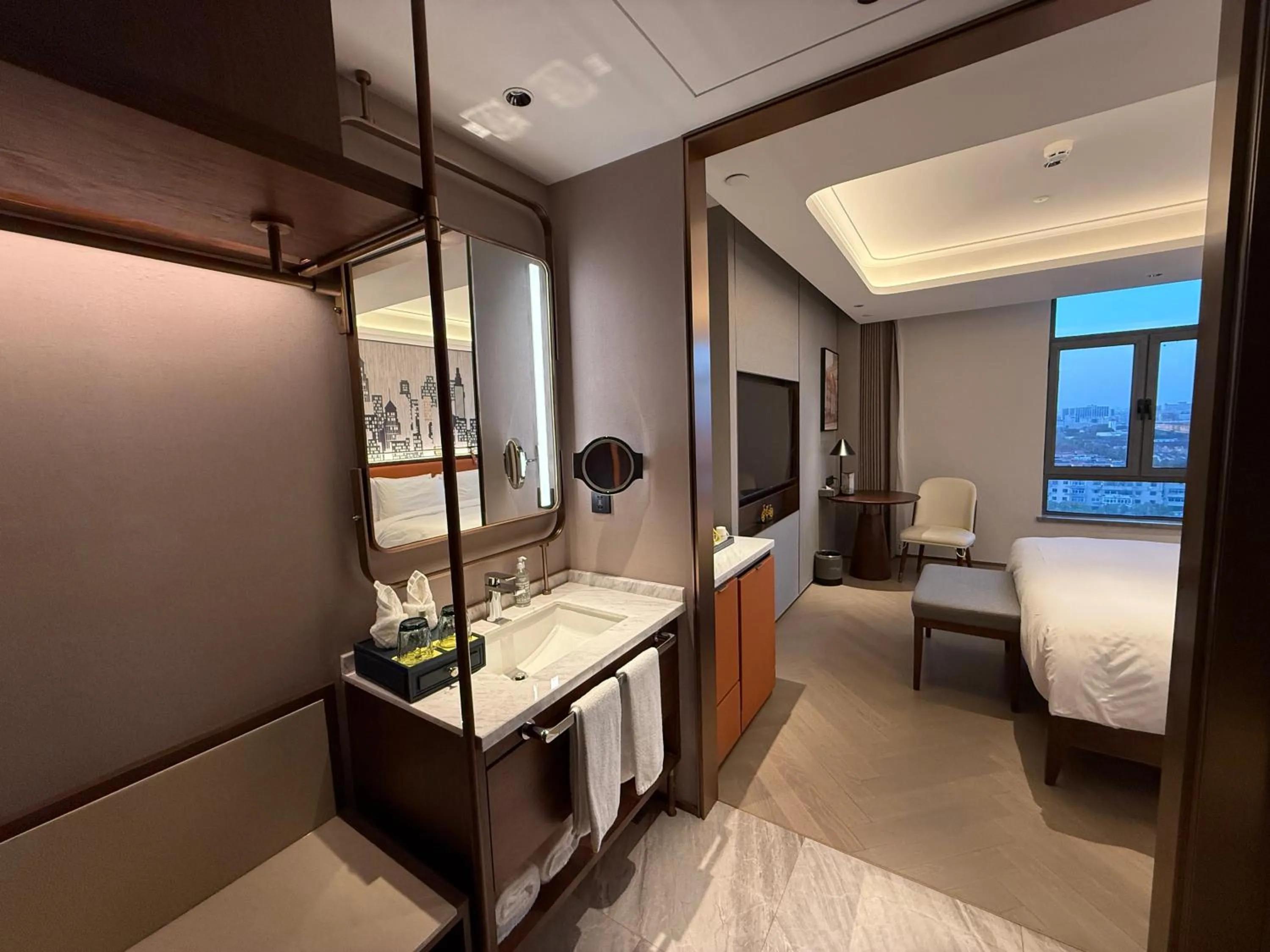 Seating area, Bed in Shanghai Hongqiao Yankuang Tulip Hotel