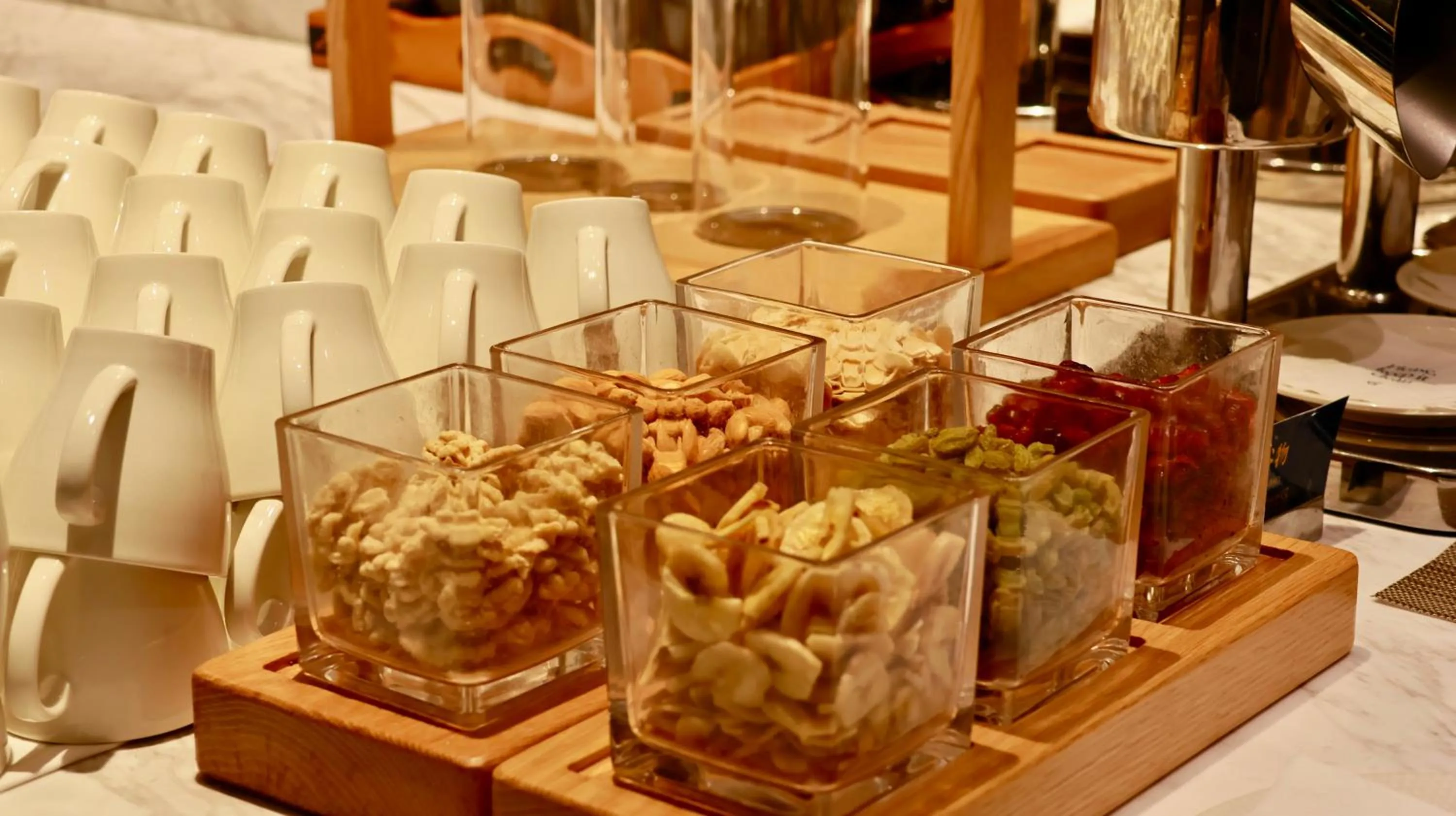 Buffet breakfast in Shanghai Hongqiao Yankuang Tulip Hotel