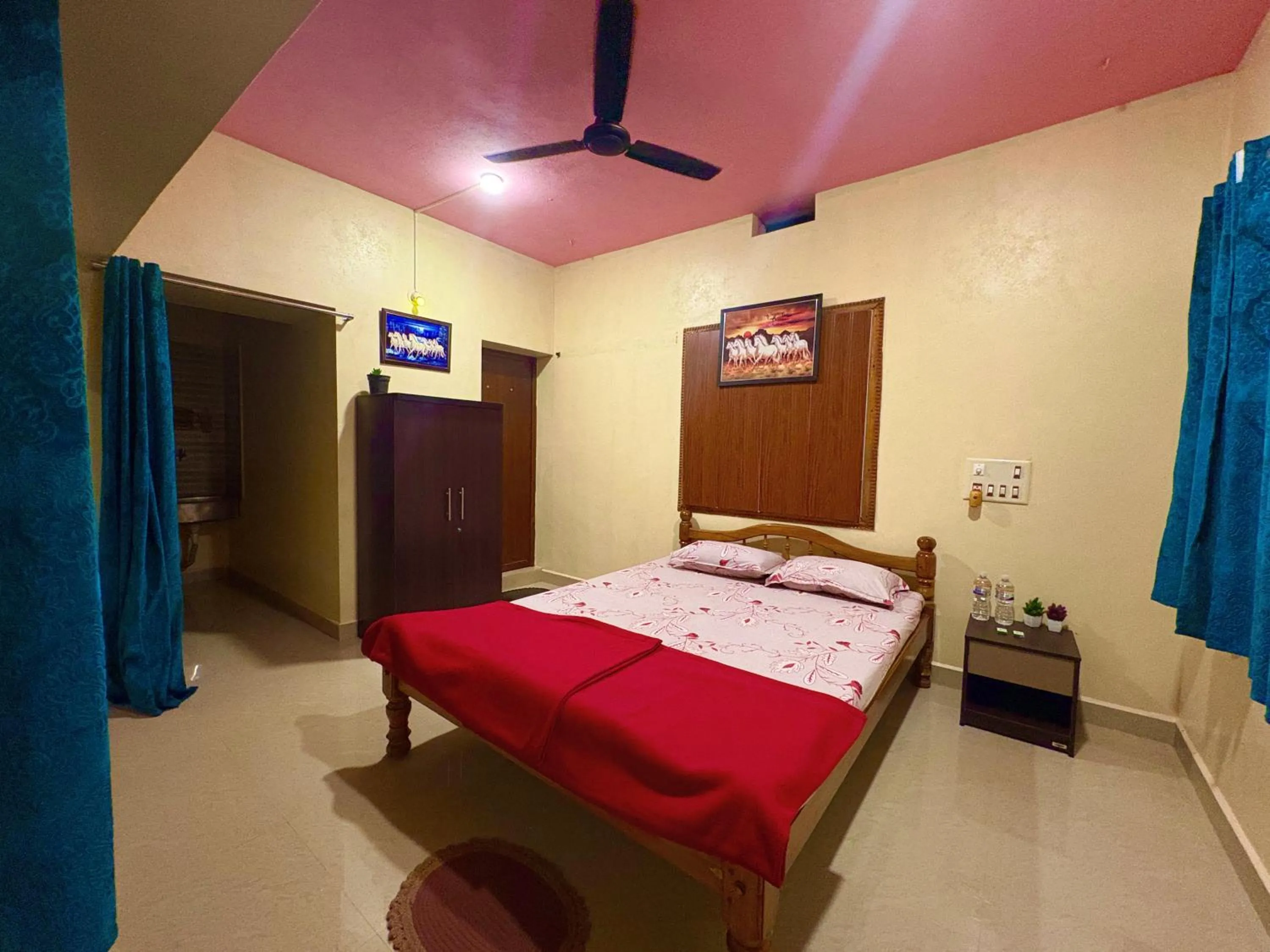 Bedroom, Bed in Areca Nest