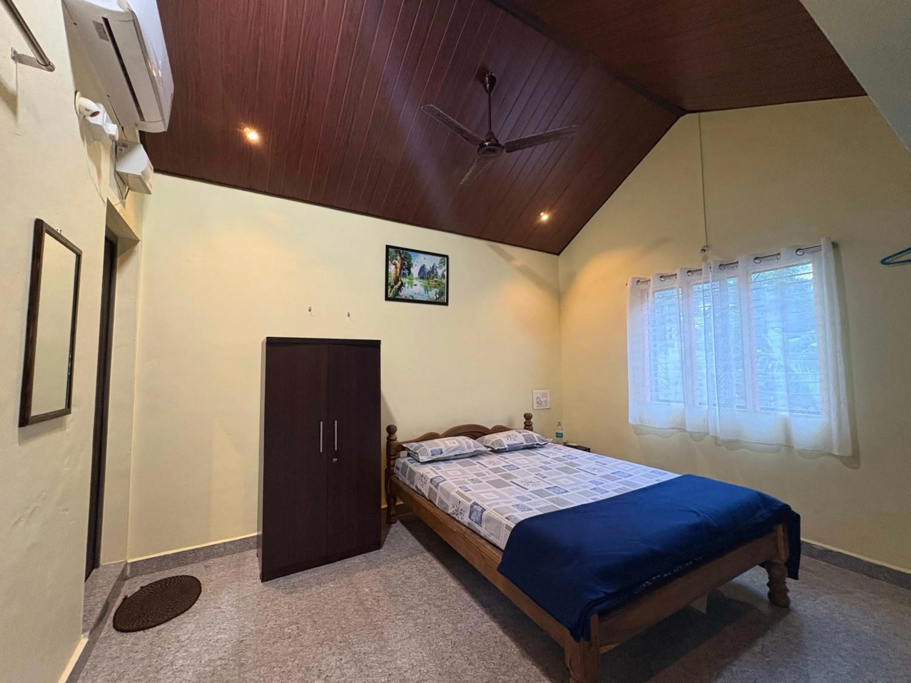 Bedroom, Bed in Areca Nest