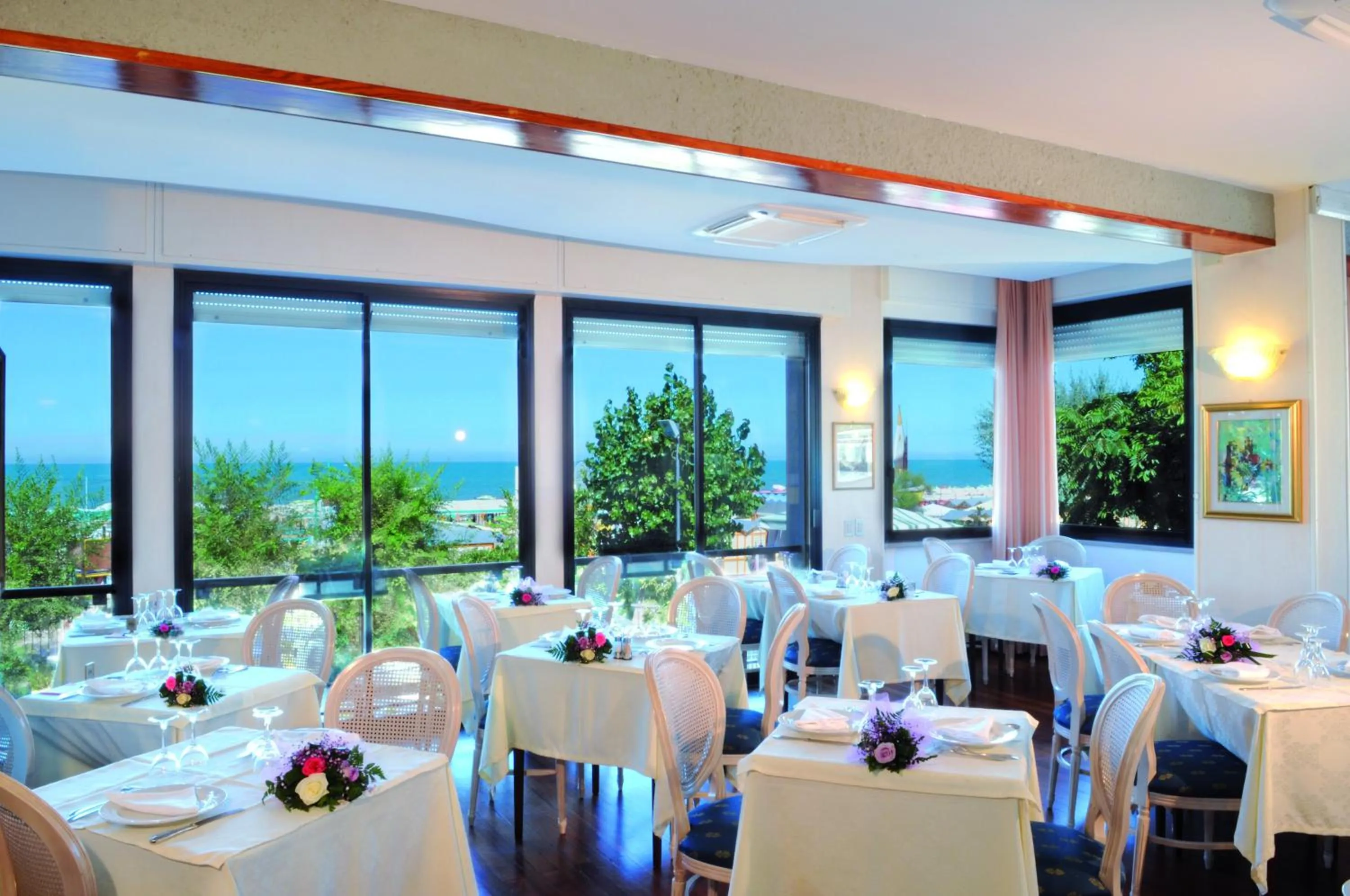 Restaurant/places to eat in Hotel Admiral - on the beach