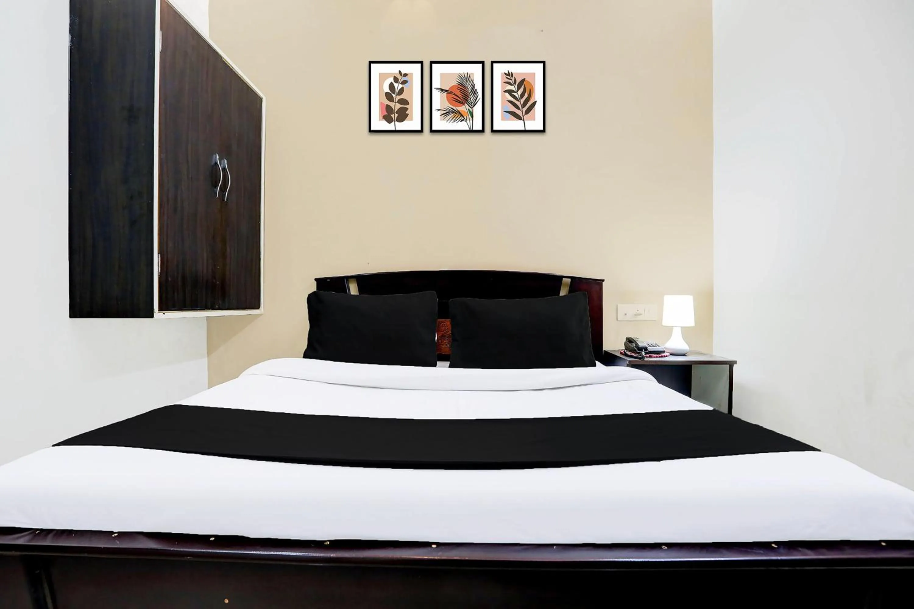 Bedroom in HOTEL O ORVIN INN