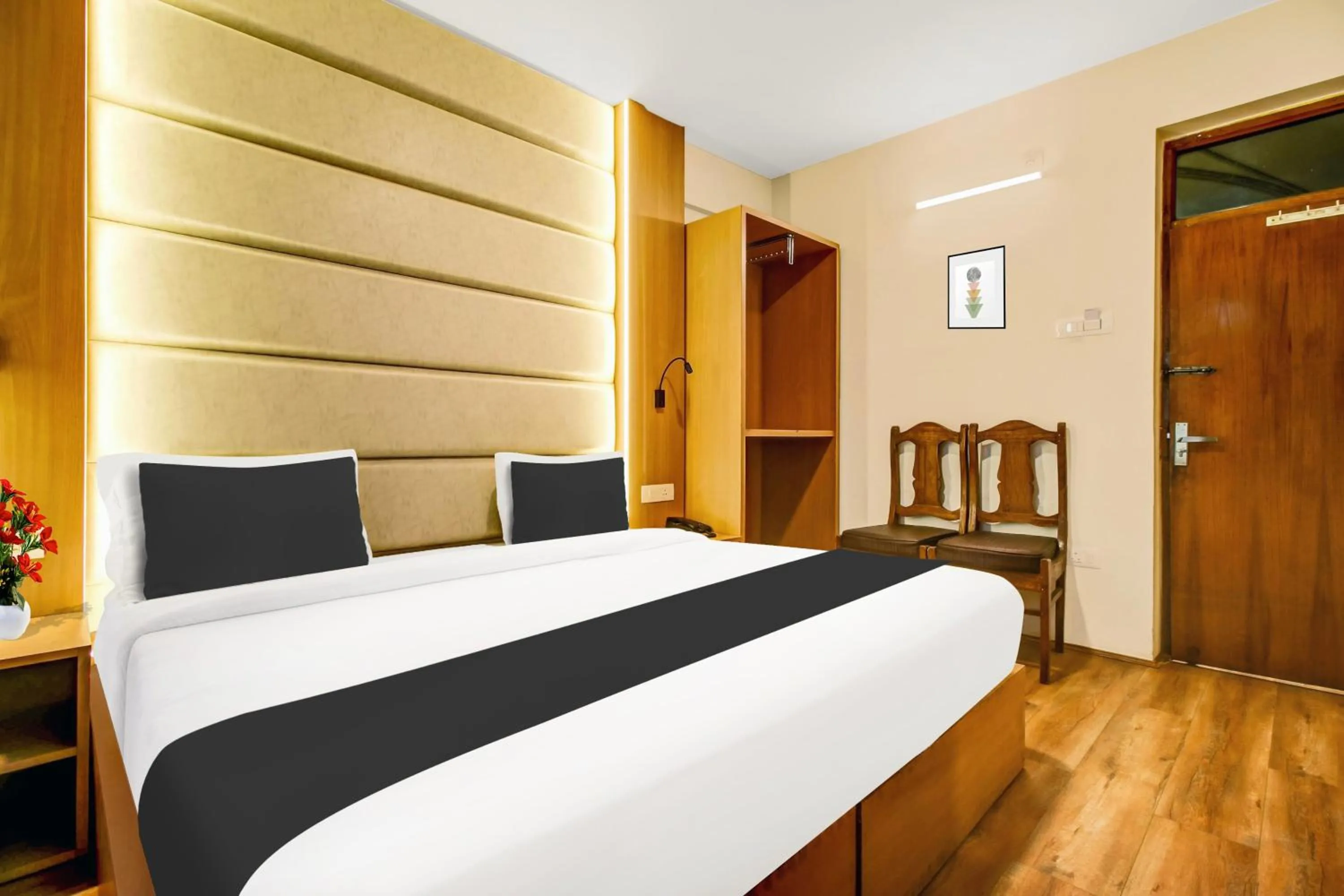 Bedroom, Bed in Super Townhouse Rajbagh Formerly Hotel Modern