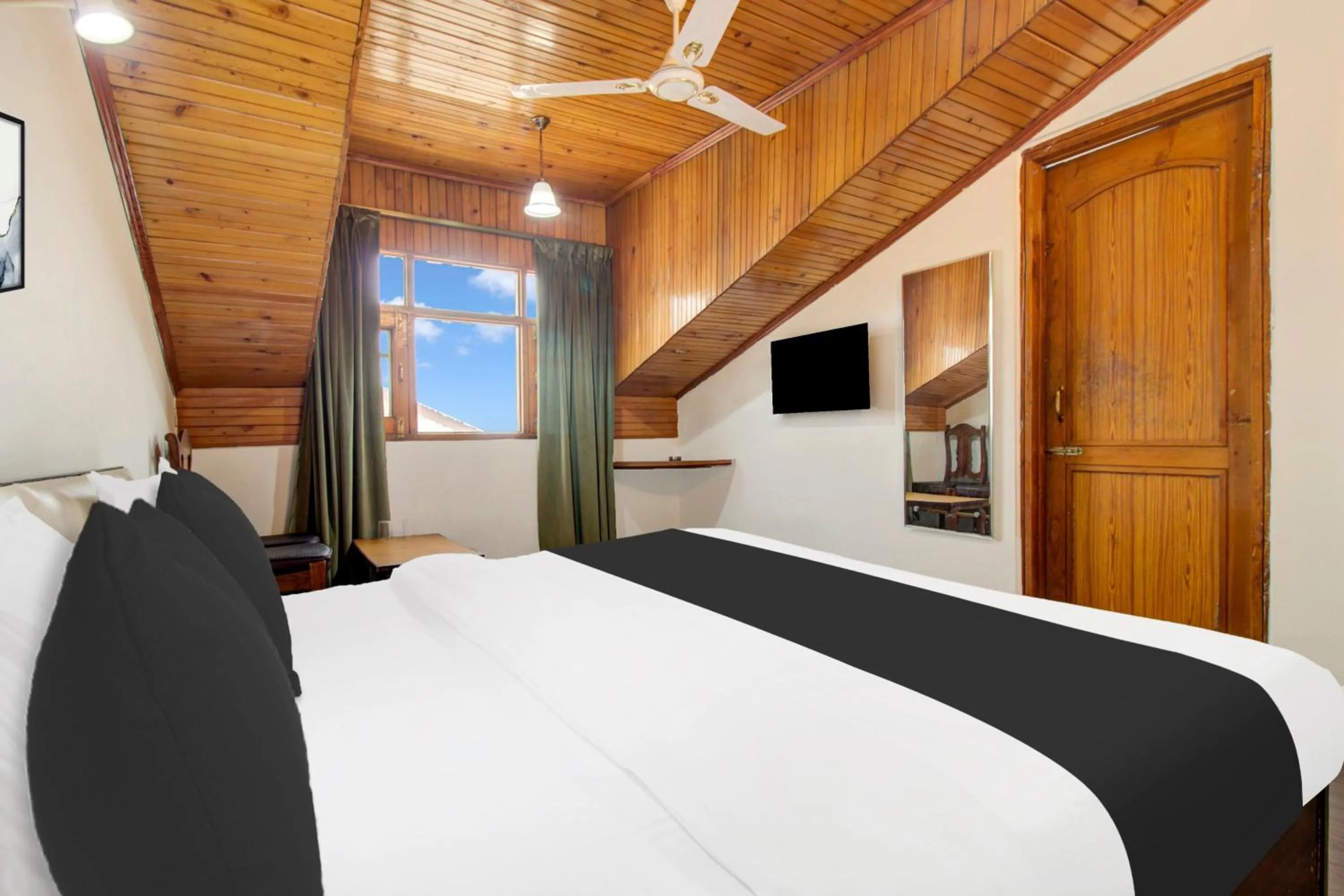 Bedroom, Bed in Super Townhouse Rajbagh Formerly Hotel Modern