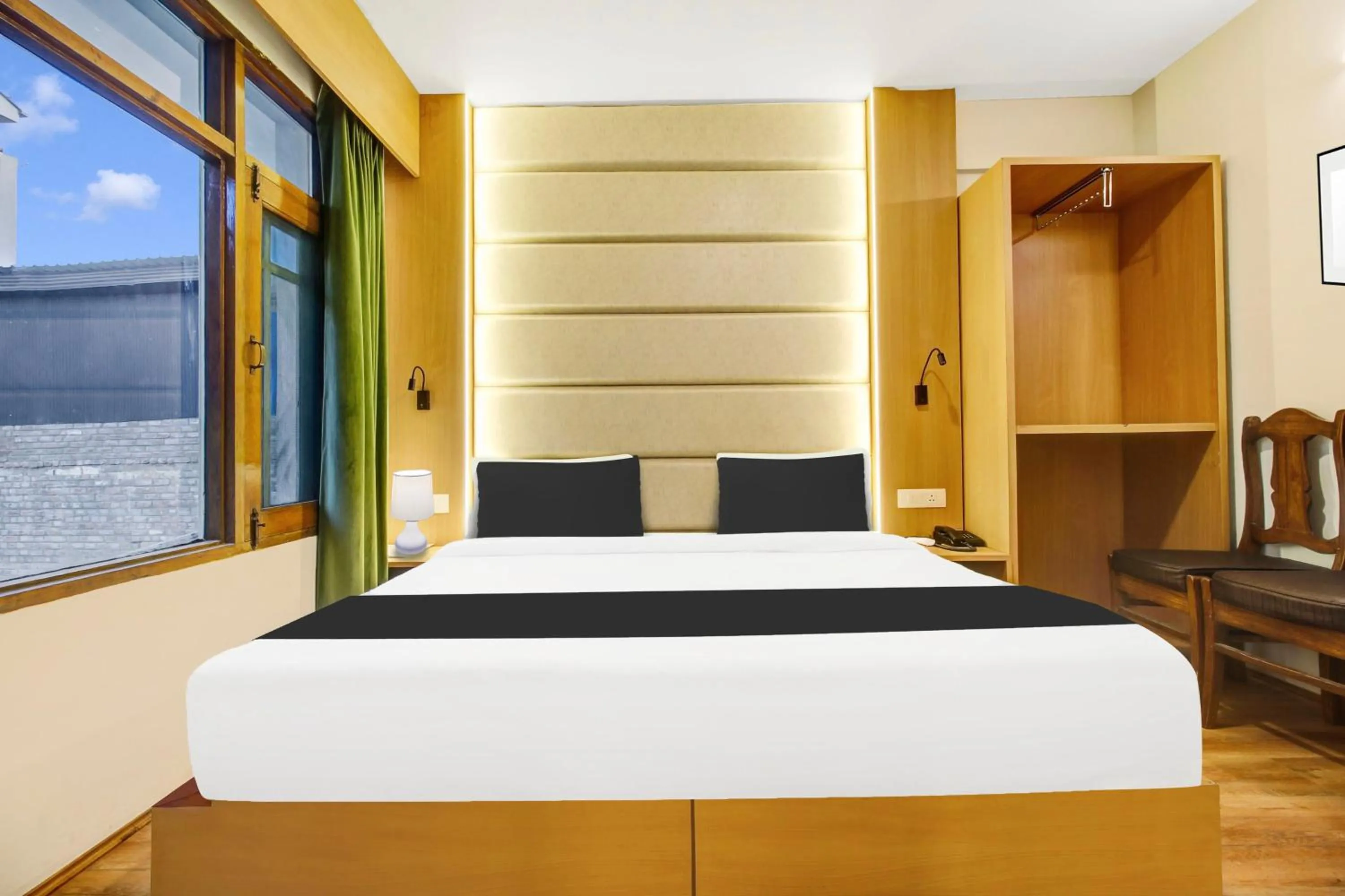 Bedroom, Bed in Super Townhouse Rajbagh Formerly Hotel Modern