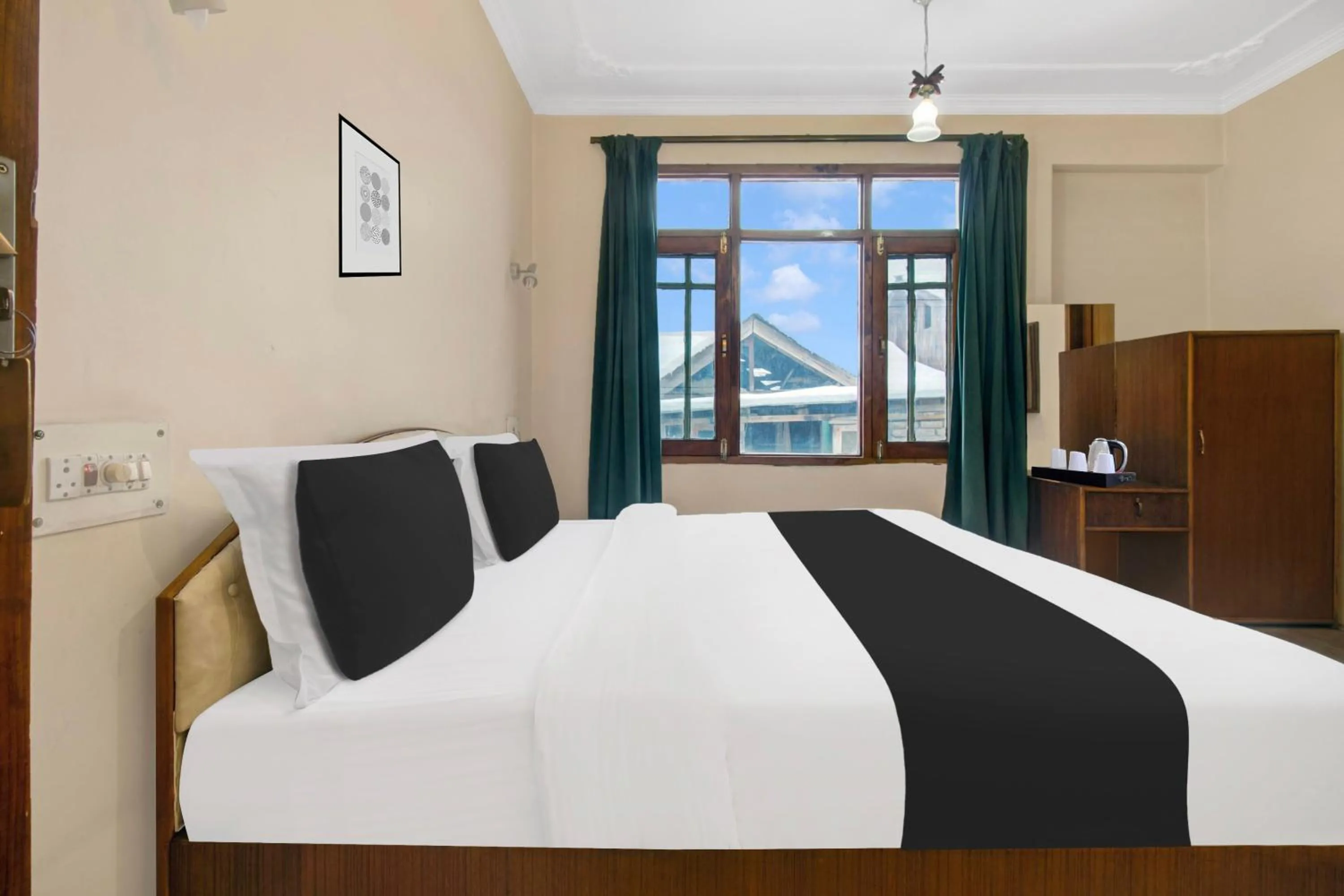 Bedroom, Bed in Super Townhouse Rajbagh Formerly Hotel Modern